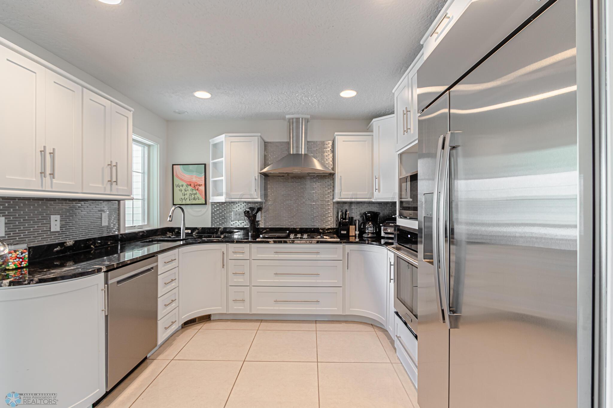 4227 CLUBHOUSE Drive S, Fargo, ND 58104-