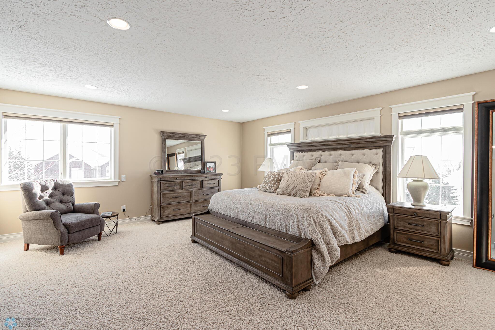 4227 CLUBHOUSE Drive S, Fargo, ND 58104-