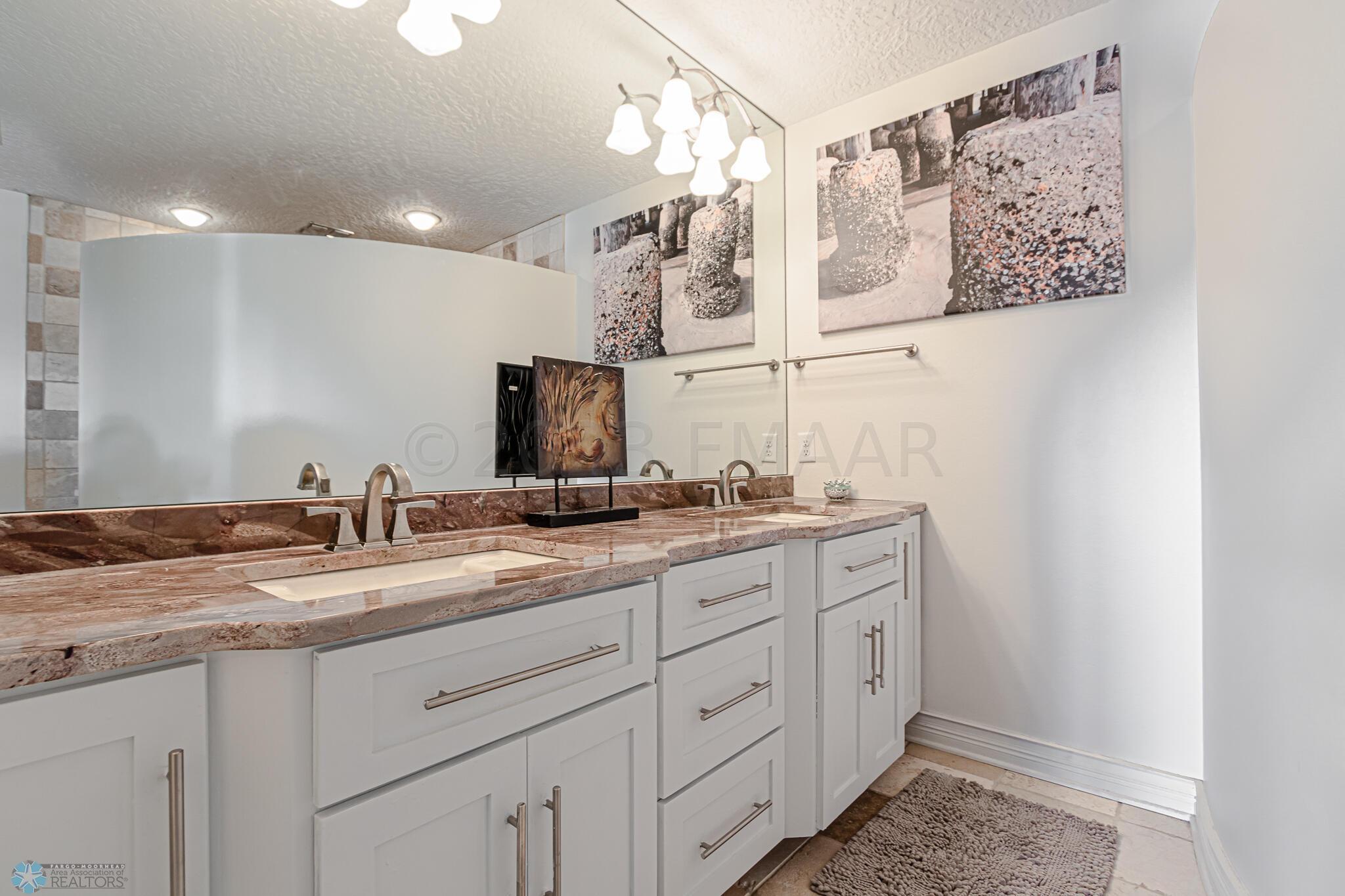 4227 CLUBHOUSE Drive S, Fargo, ND 58104-