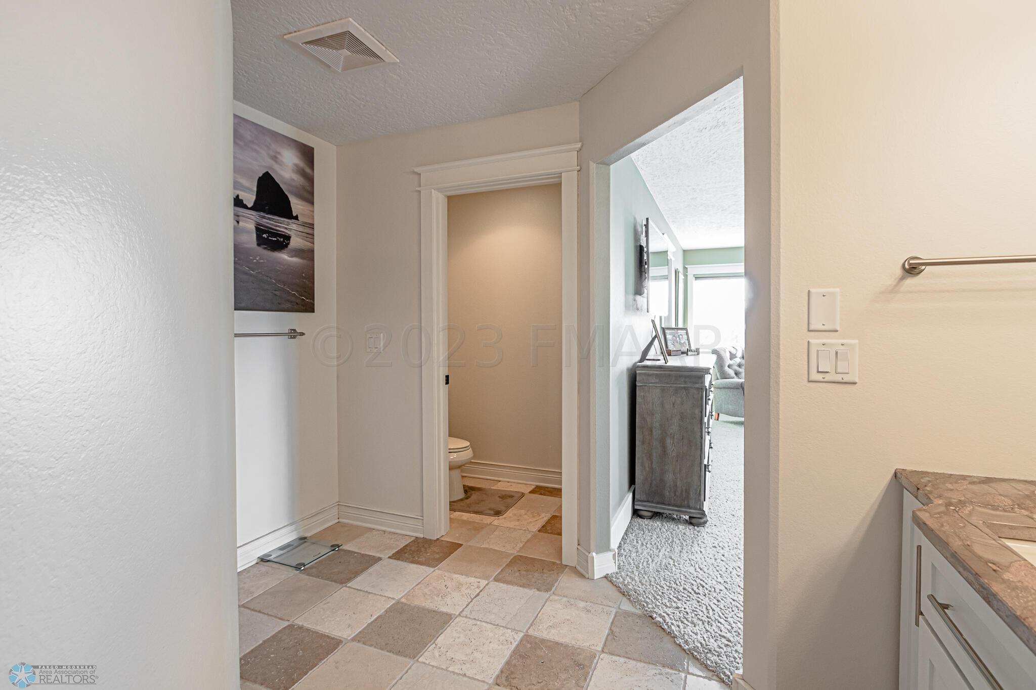 4227 CLUBHOUSE Drive S, Fargo, ND 58104-