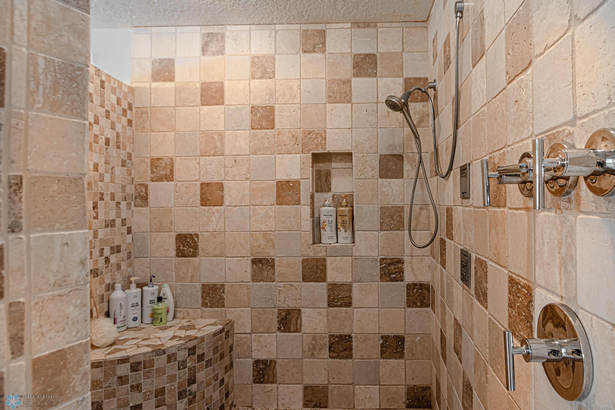 4227 CLUBHOUSE Drive S, Fargo, ND 58104-