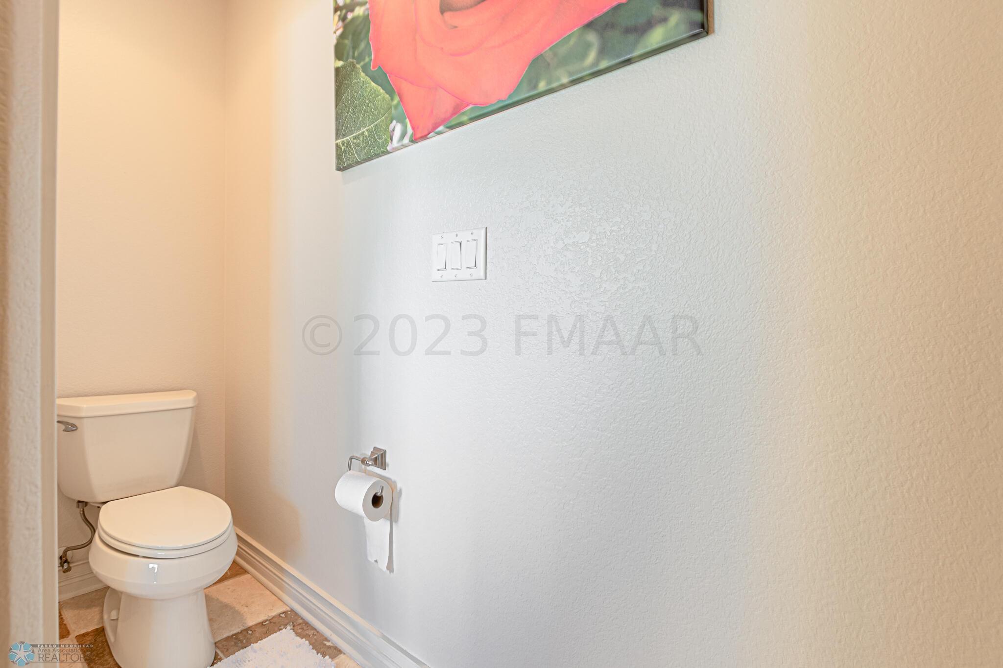 4227 CLUBHOUSE Drive S, Fargo, ND 58104-