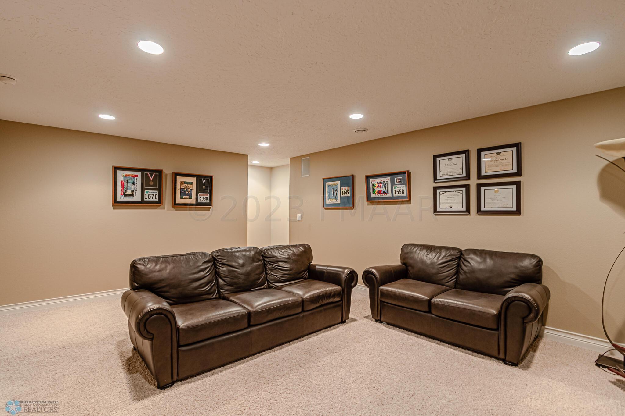 4227 CLUBHOUSE Drive S, Fargo, ND 58104-