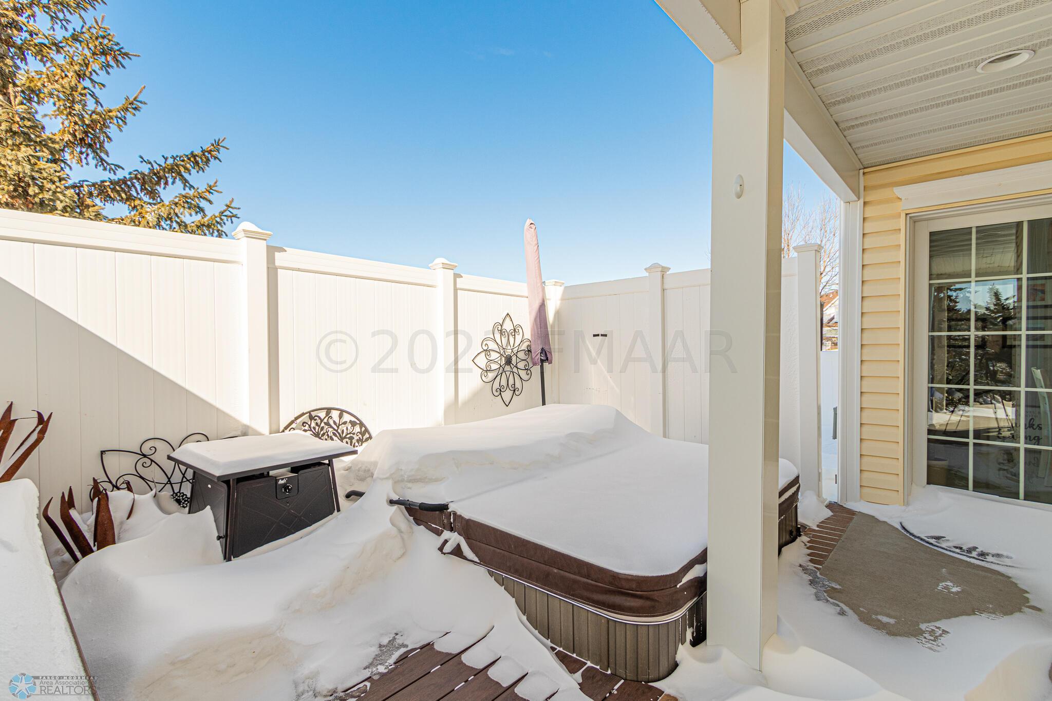 4227 CLUBHOUSE Drive S, Fargo, ND 58104-