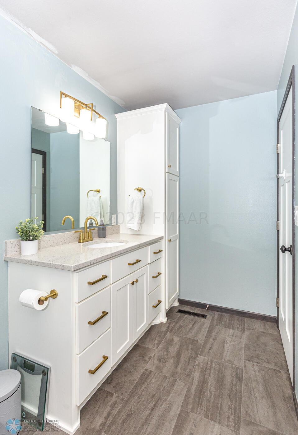 Upper bath