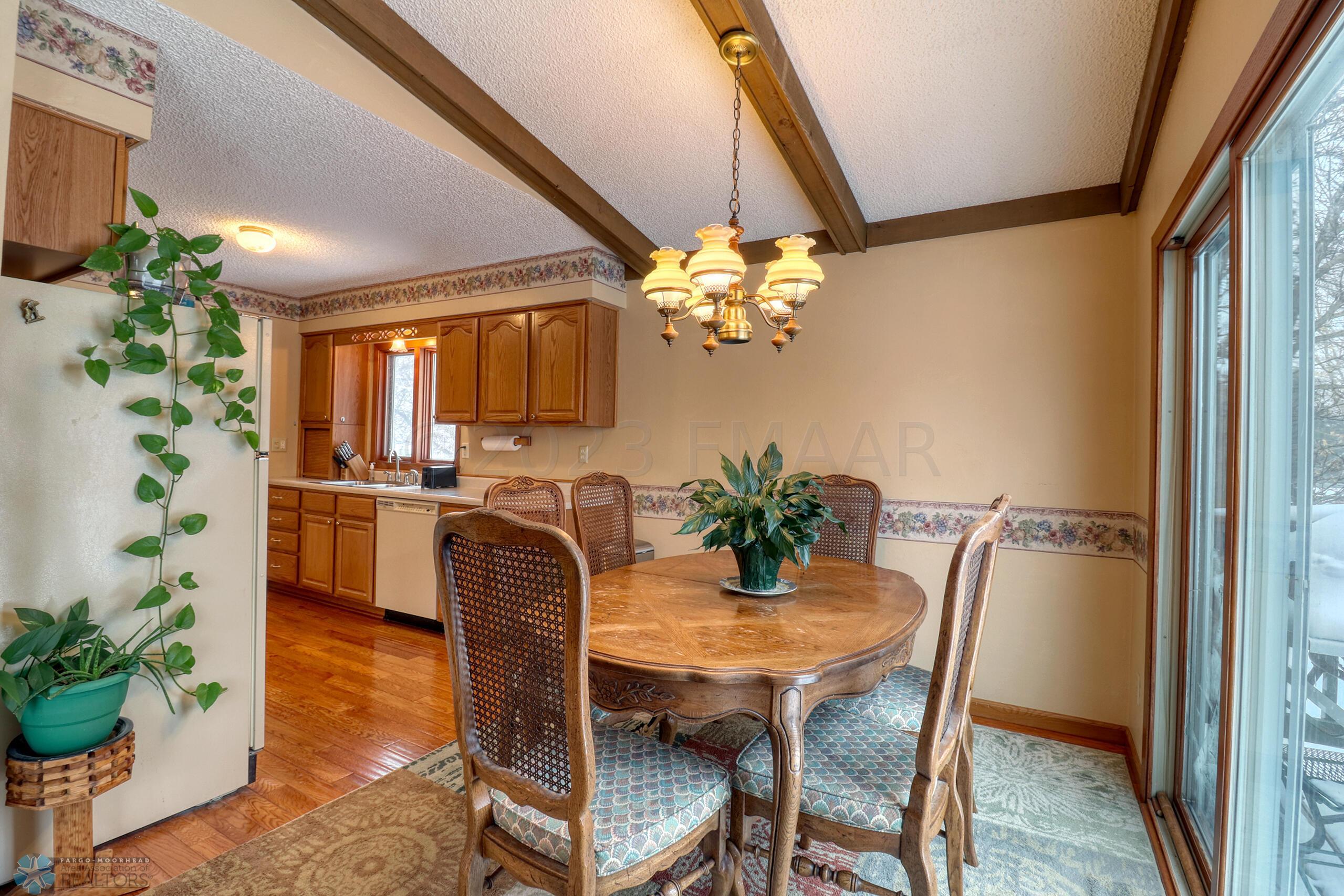 Dining Area1_0