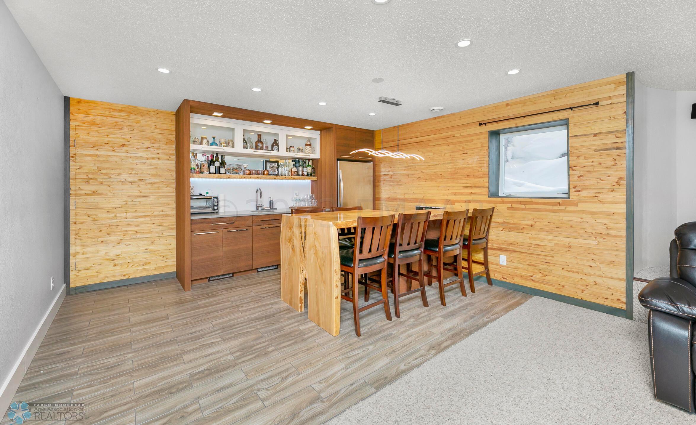 Full Wet Bar