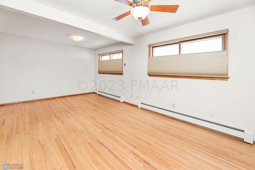 Bedroom 2 - view 2