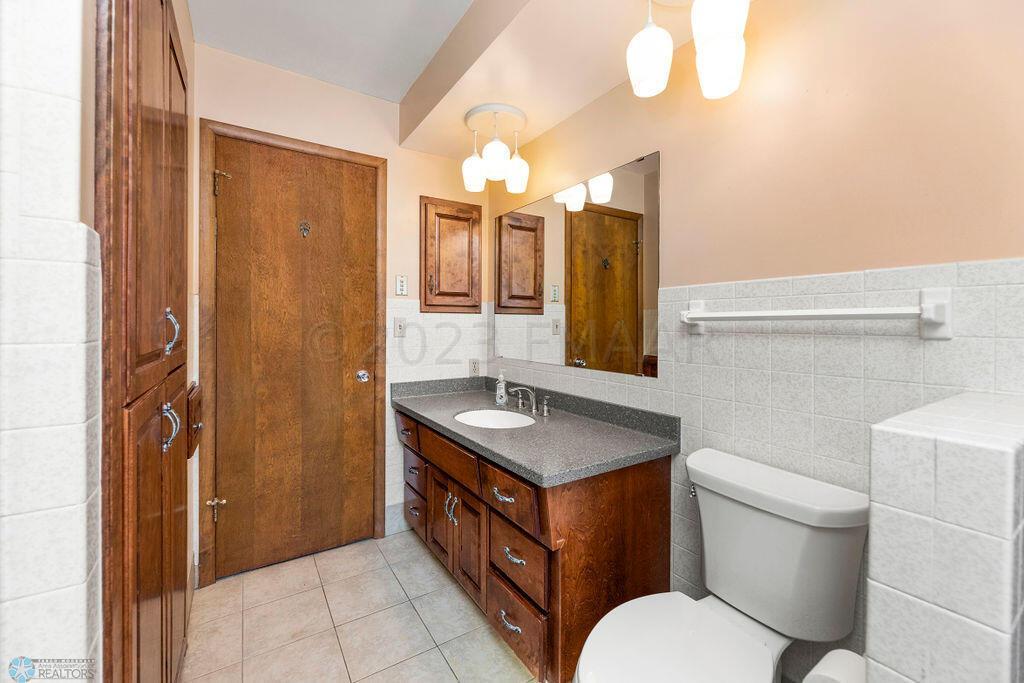 Holleywood Bathroom