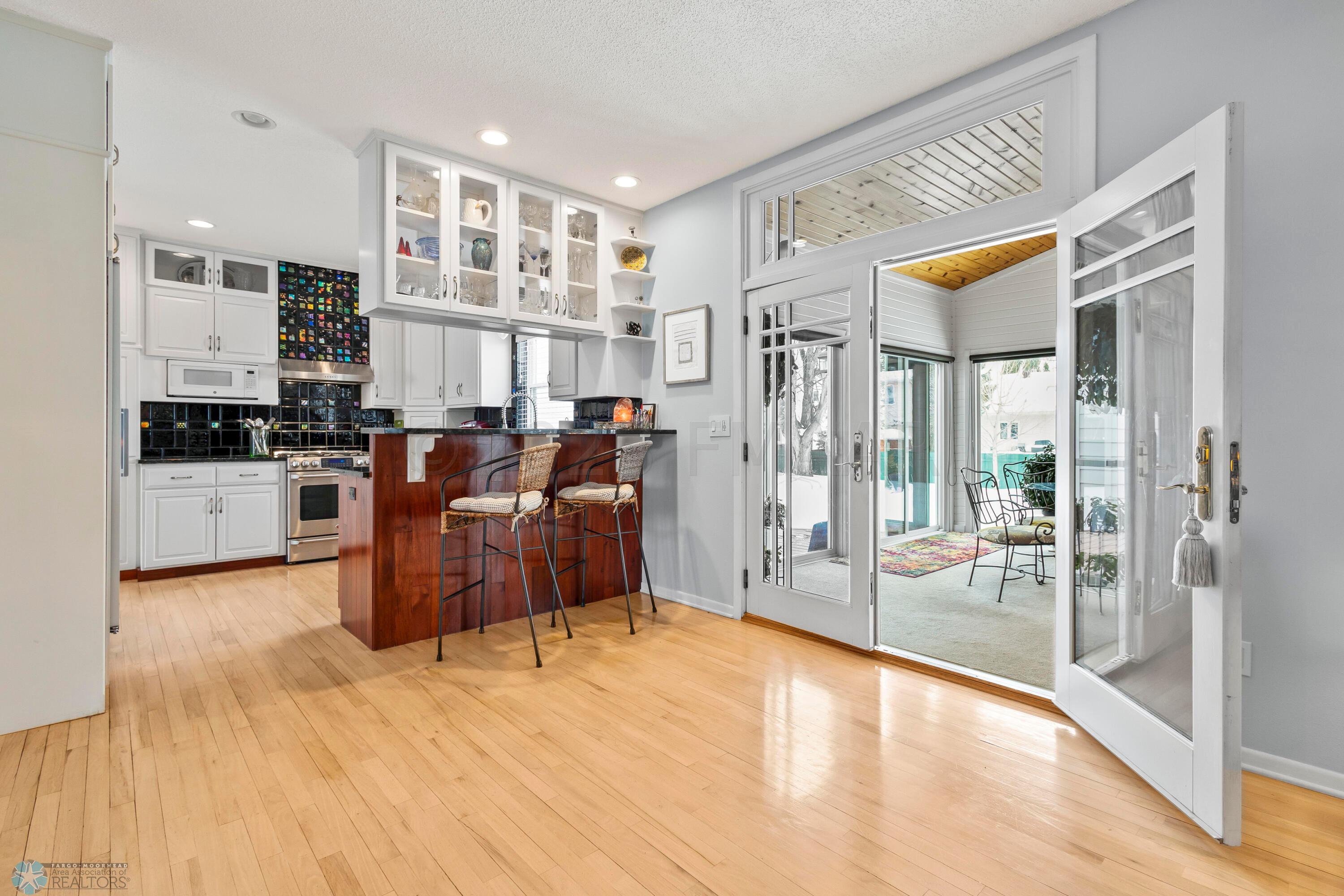 Breakfast bar