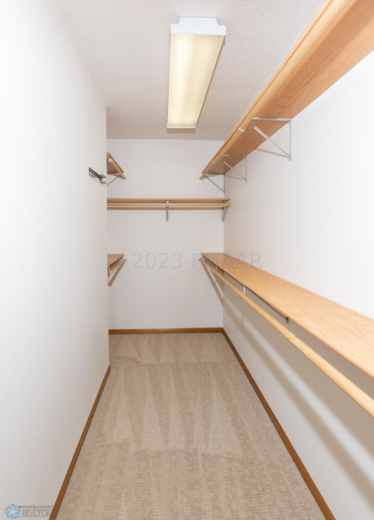 Walk-In-Closet