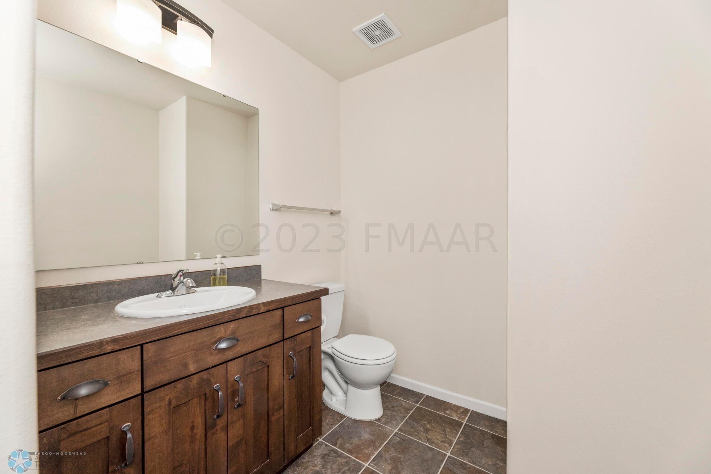 Guest 1/2 bath