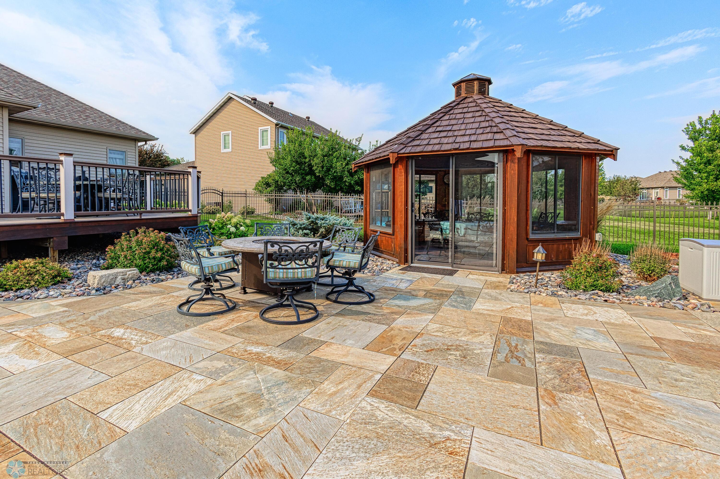 Pool house