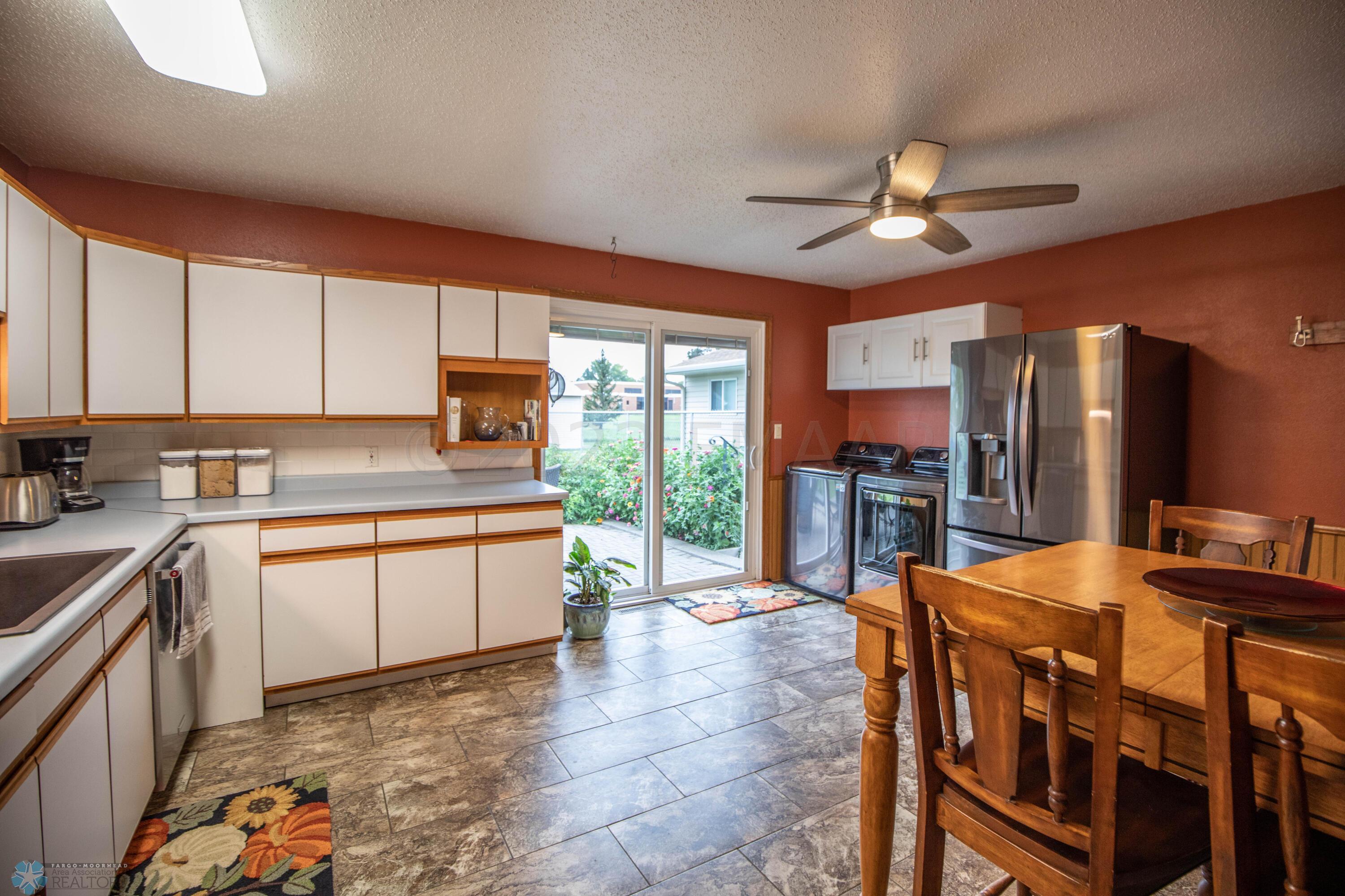 Eat-in Kitchen