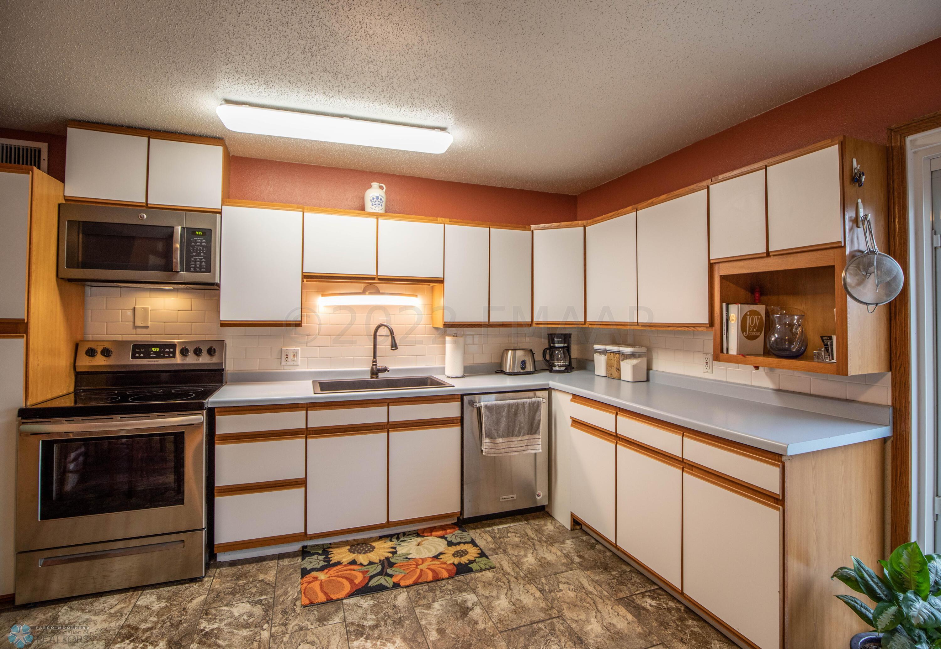 Eat-in Kitchen