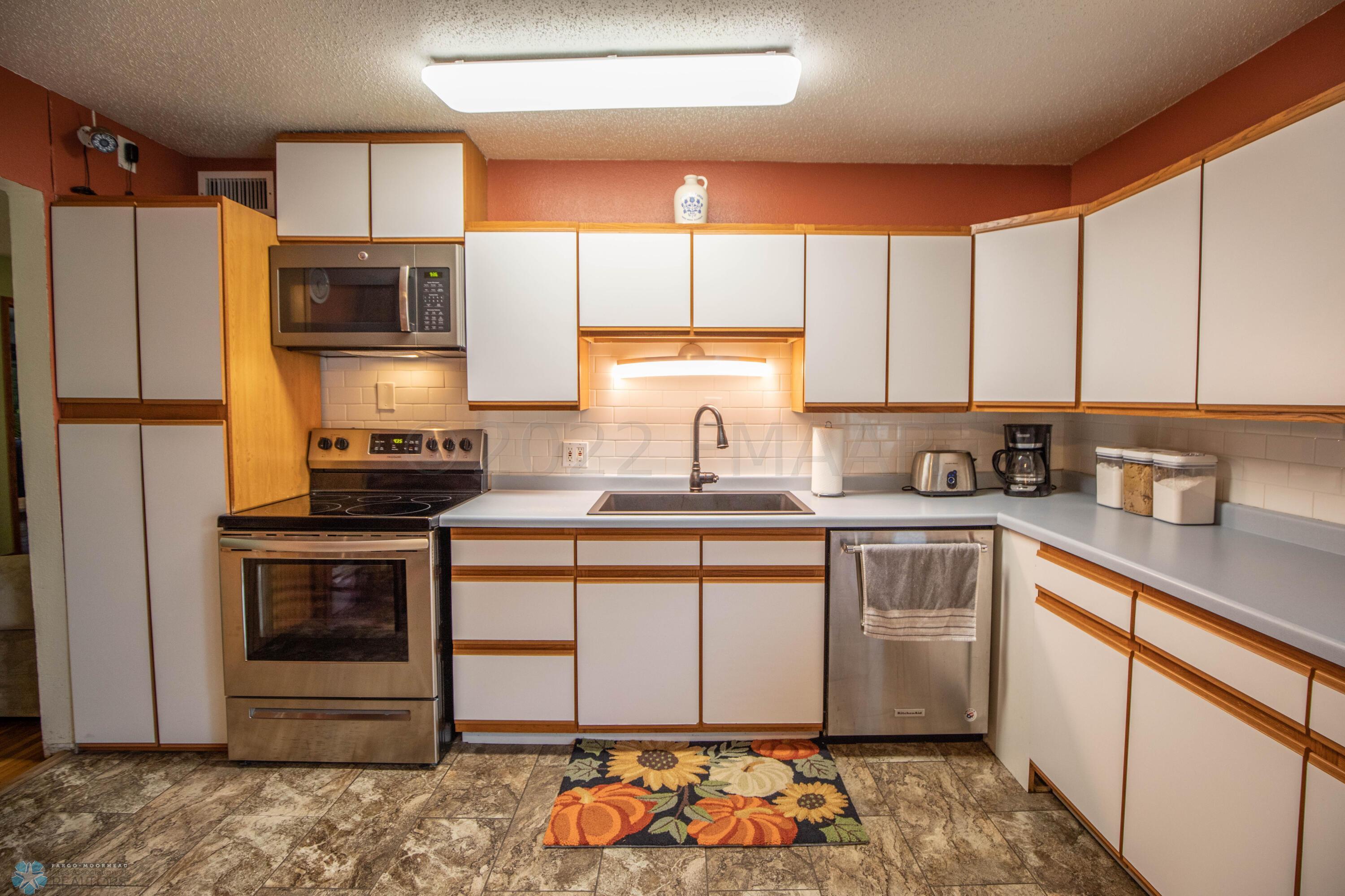 Eat-in Kitchen