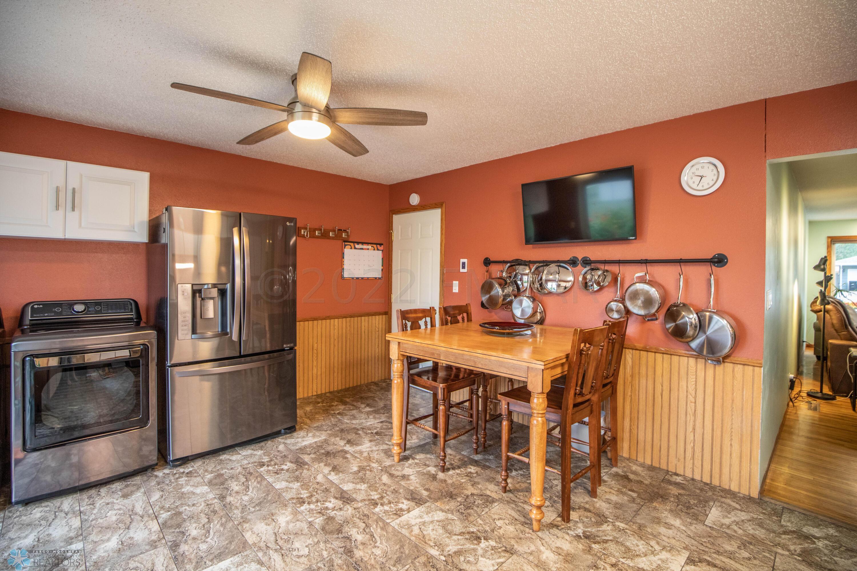 Eat-in Kitchen
