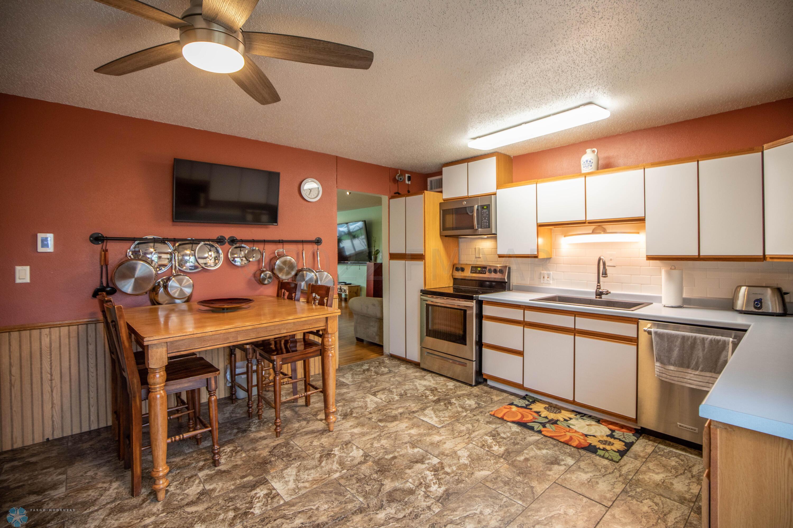 Eat-in Kitchen