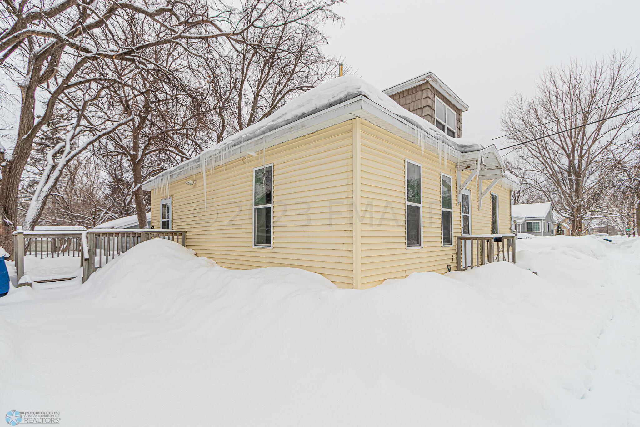 515 5th Ave South Moorhead, MN 56560-01