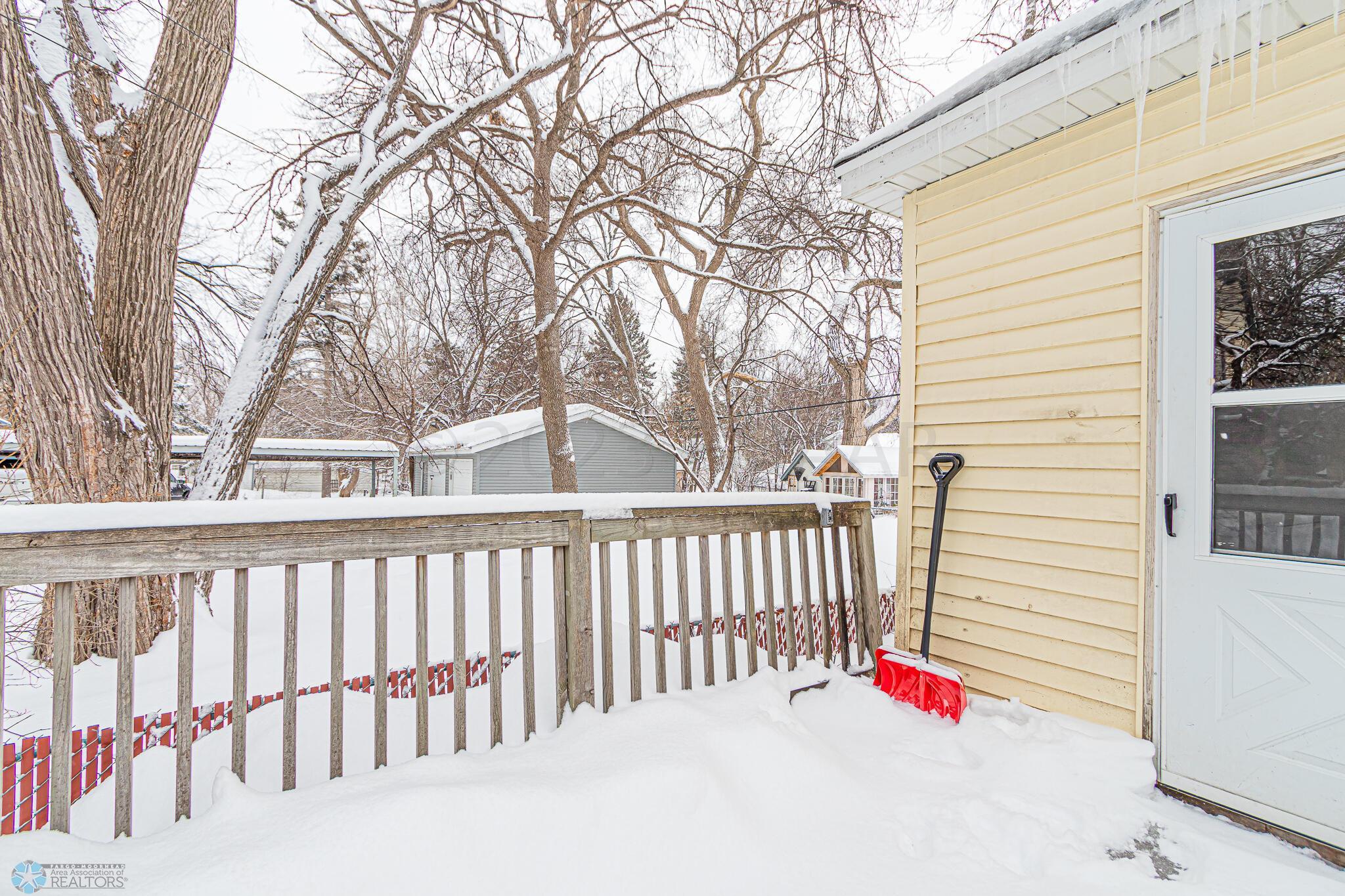 515 5th Ave South Moorhead, MN 56560-04