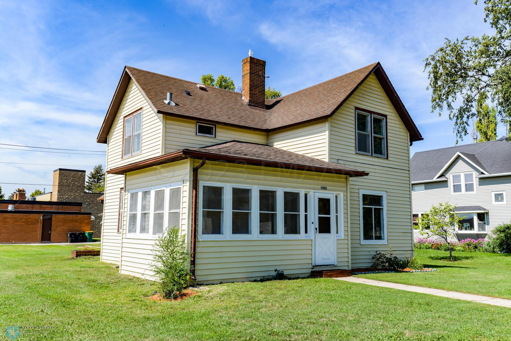 Front/Side Exterior