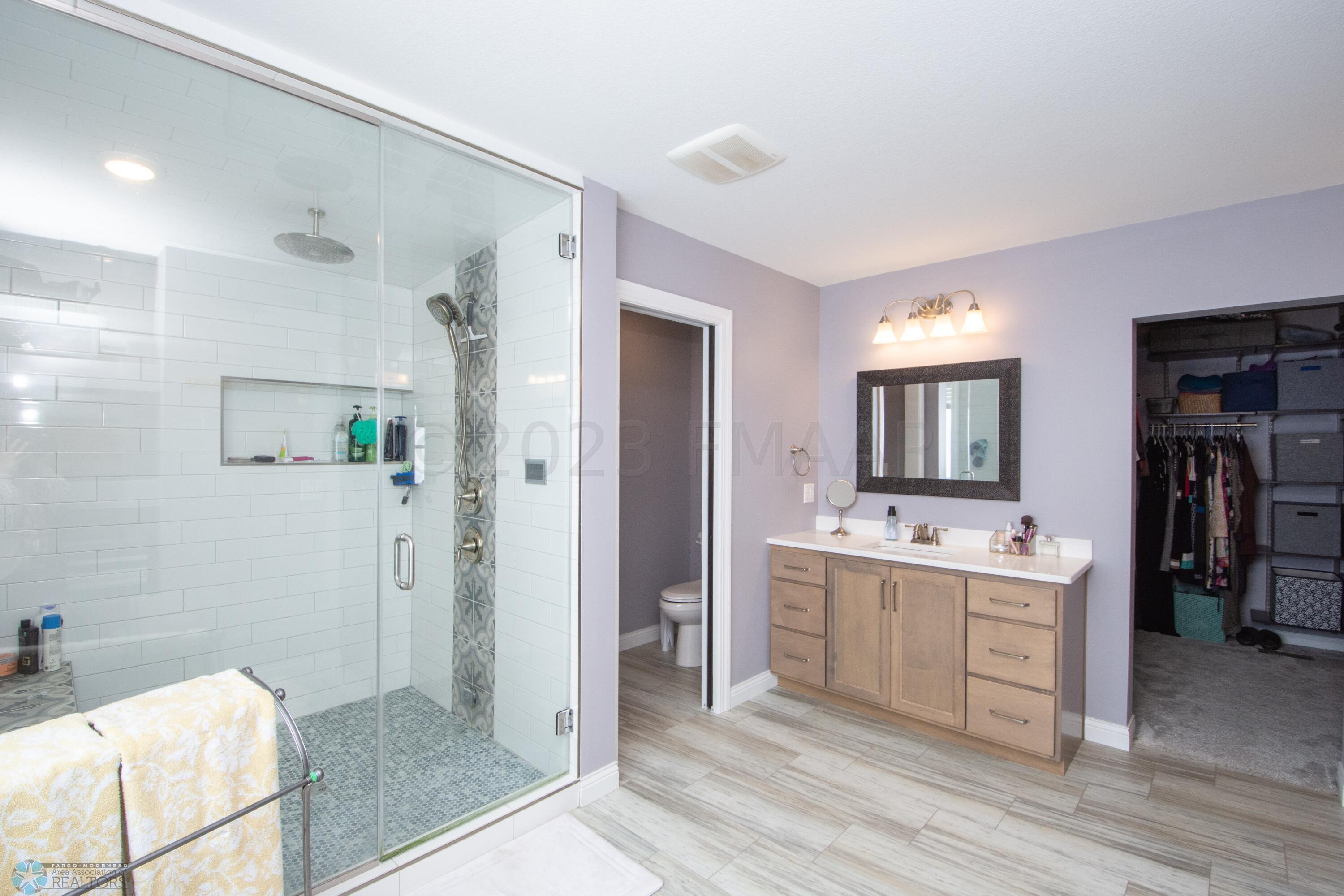 Steam shower with bluetooth speakers