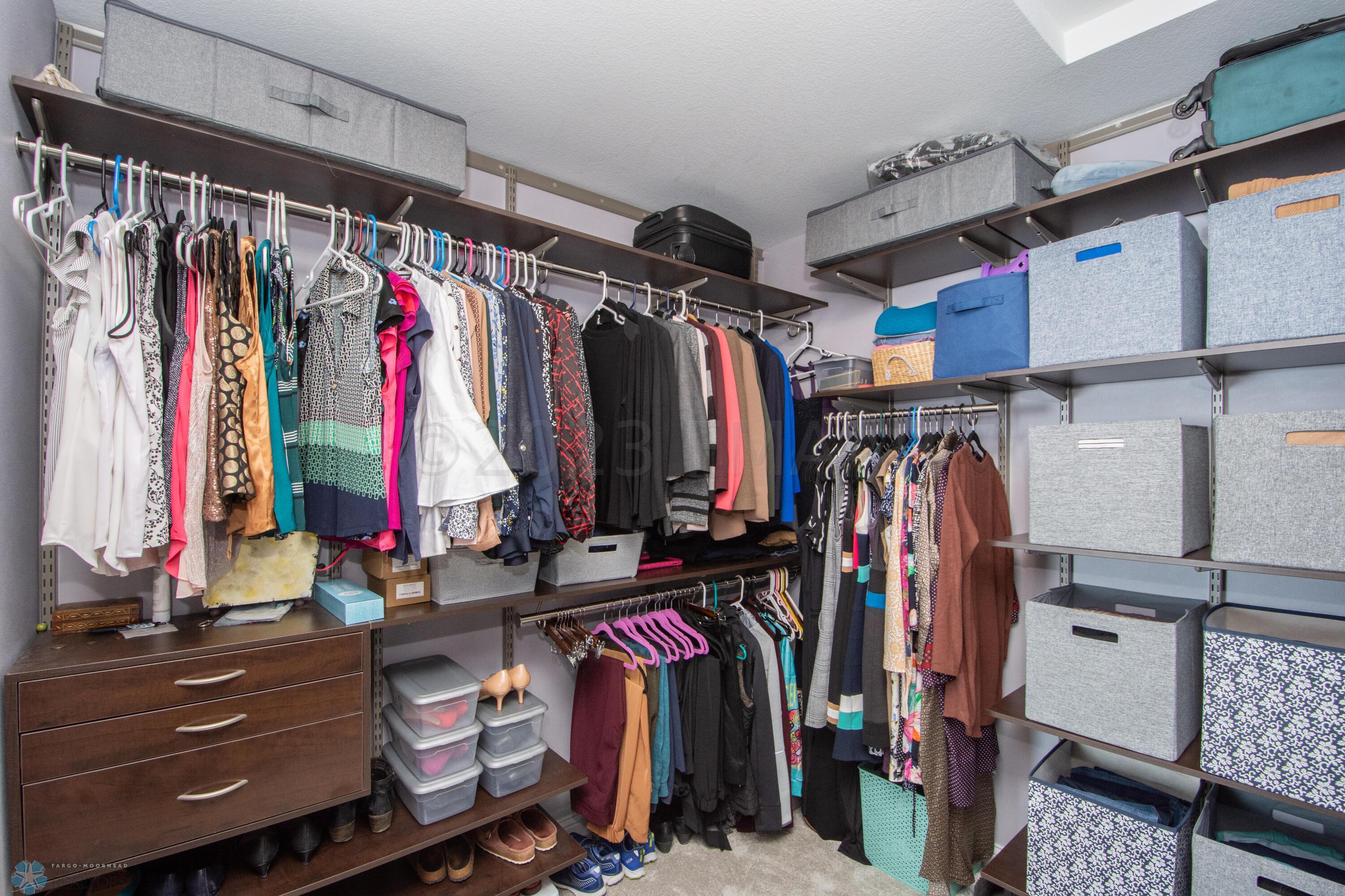 Custom freedom shelving