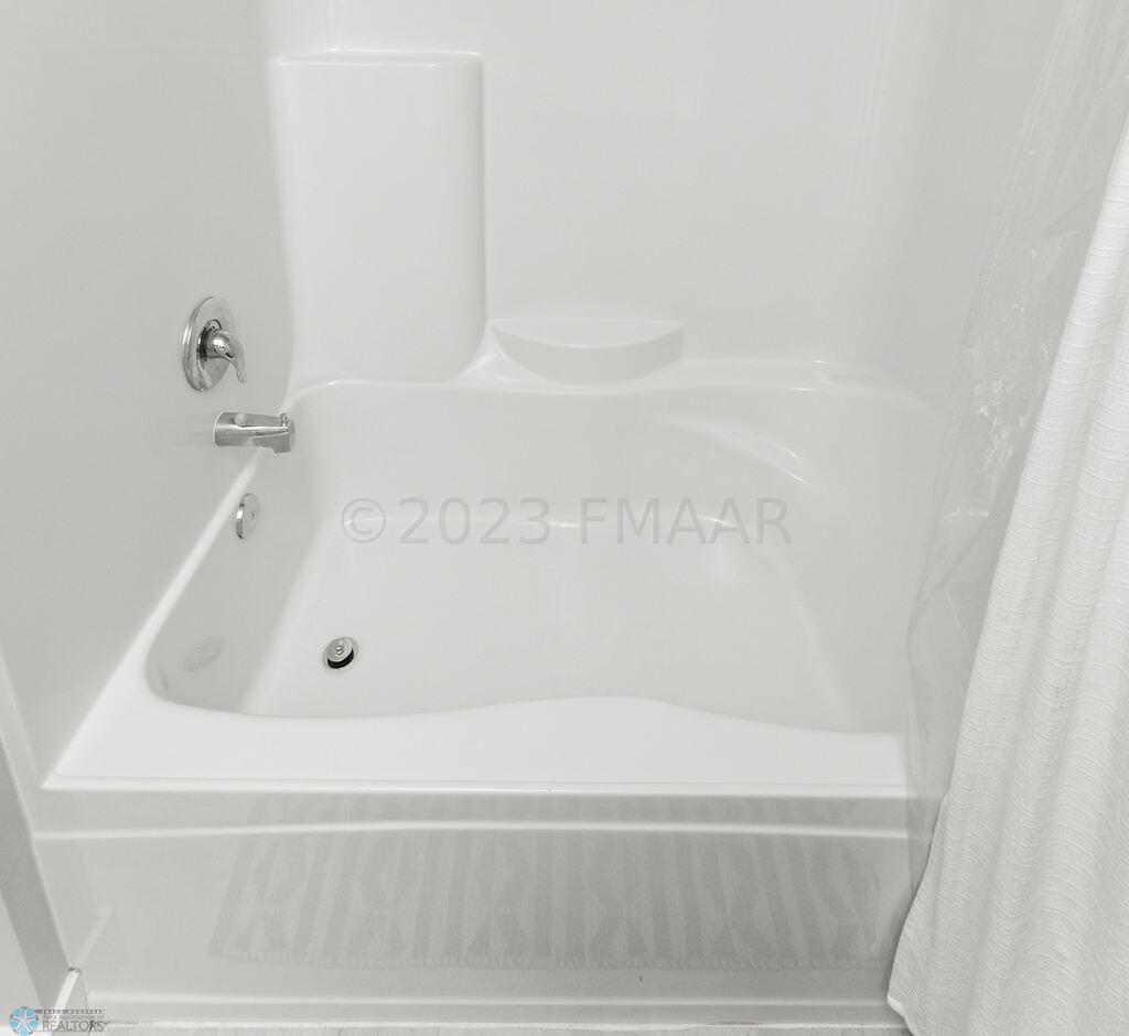 Master Bath, Large Tub