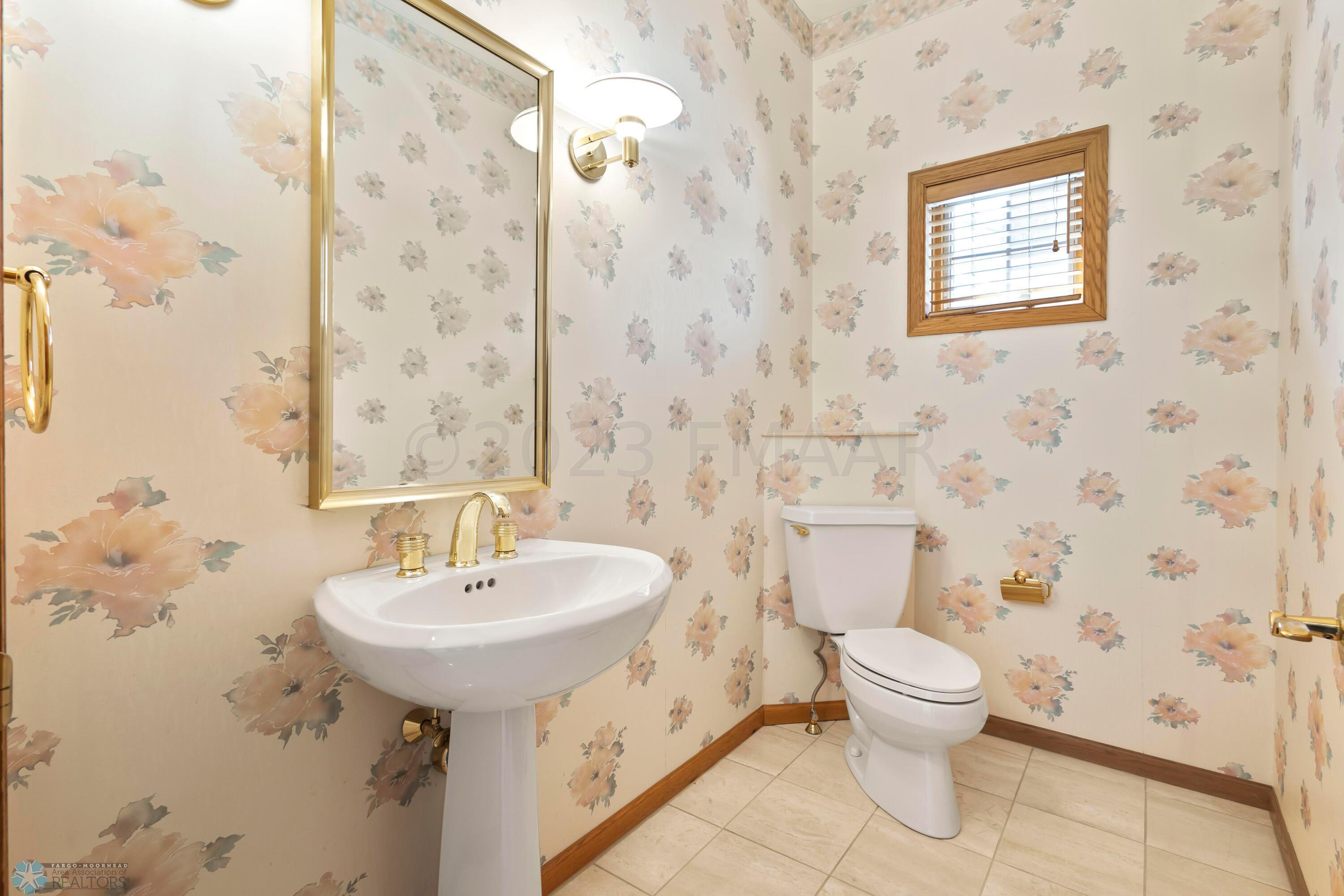 Main 1/2 Bath
