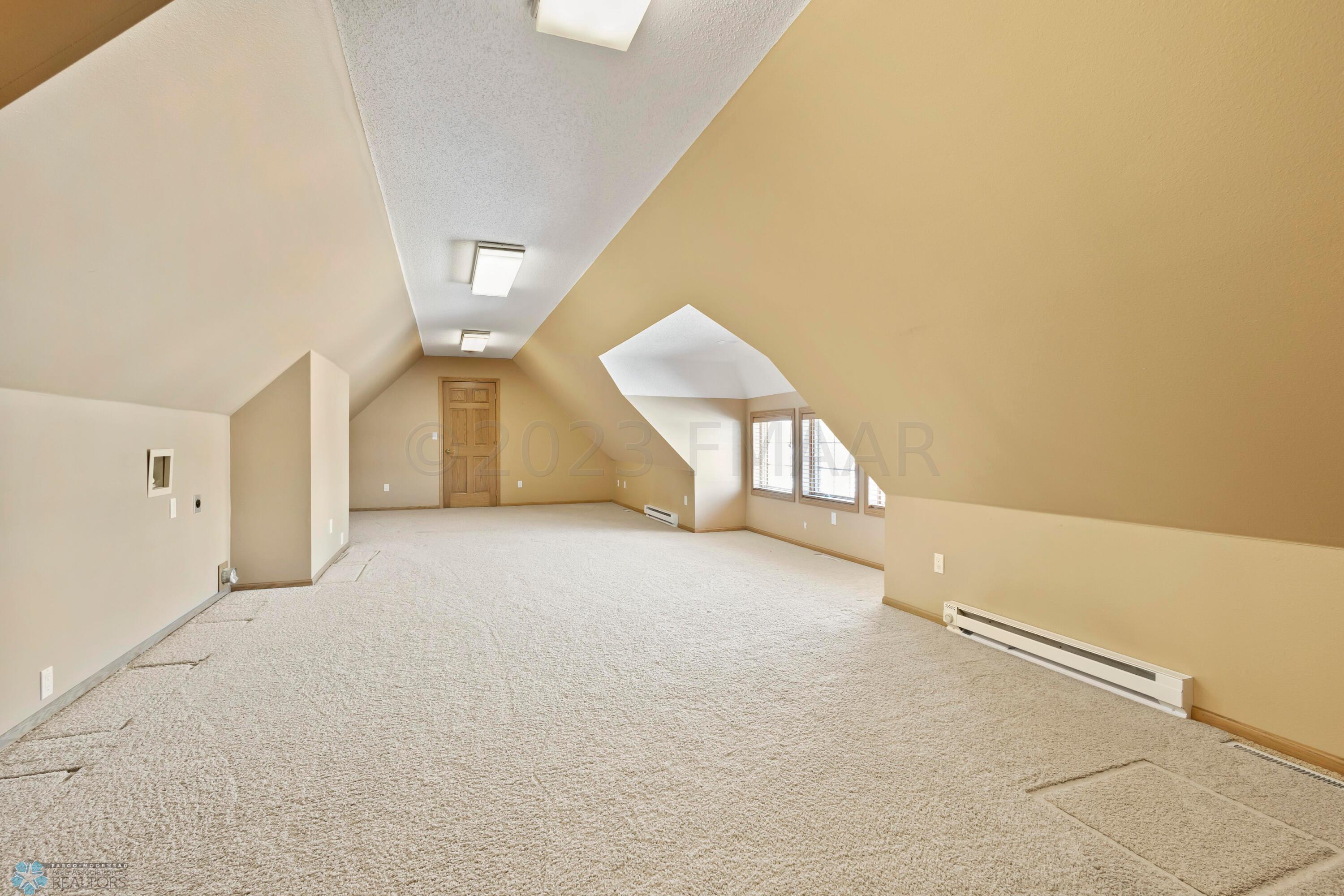 Bonus Room w Laundry Hook Ups