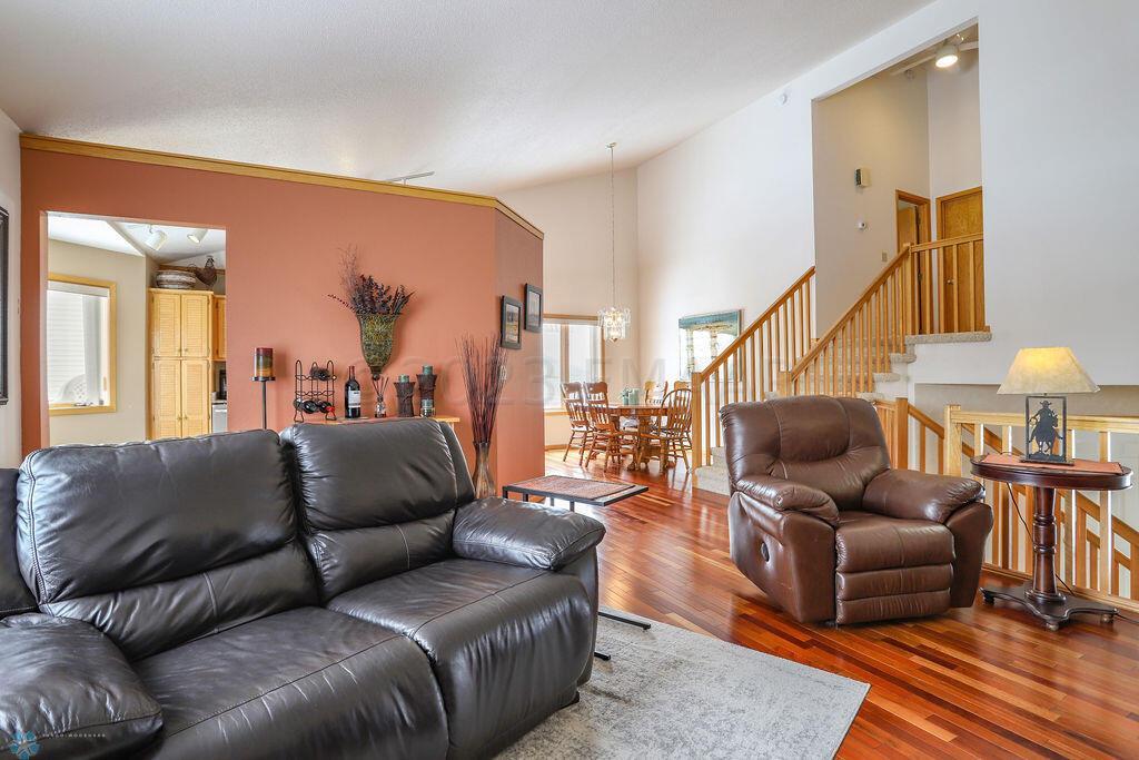 living room w/vaulted
