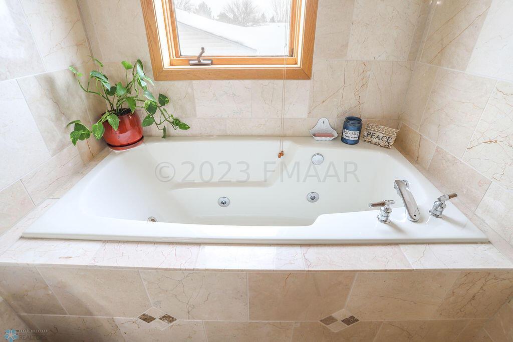 Jetted tub