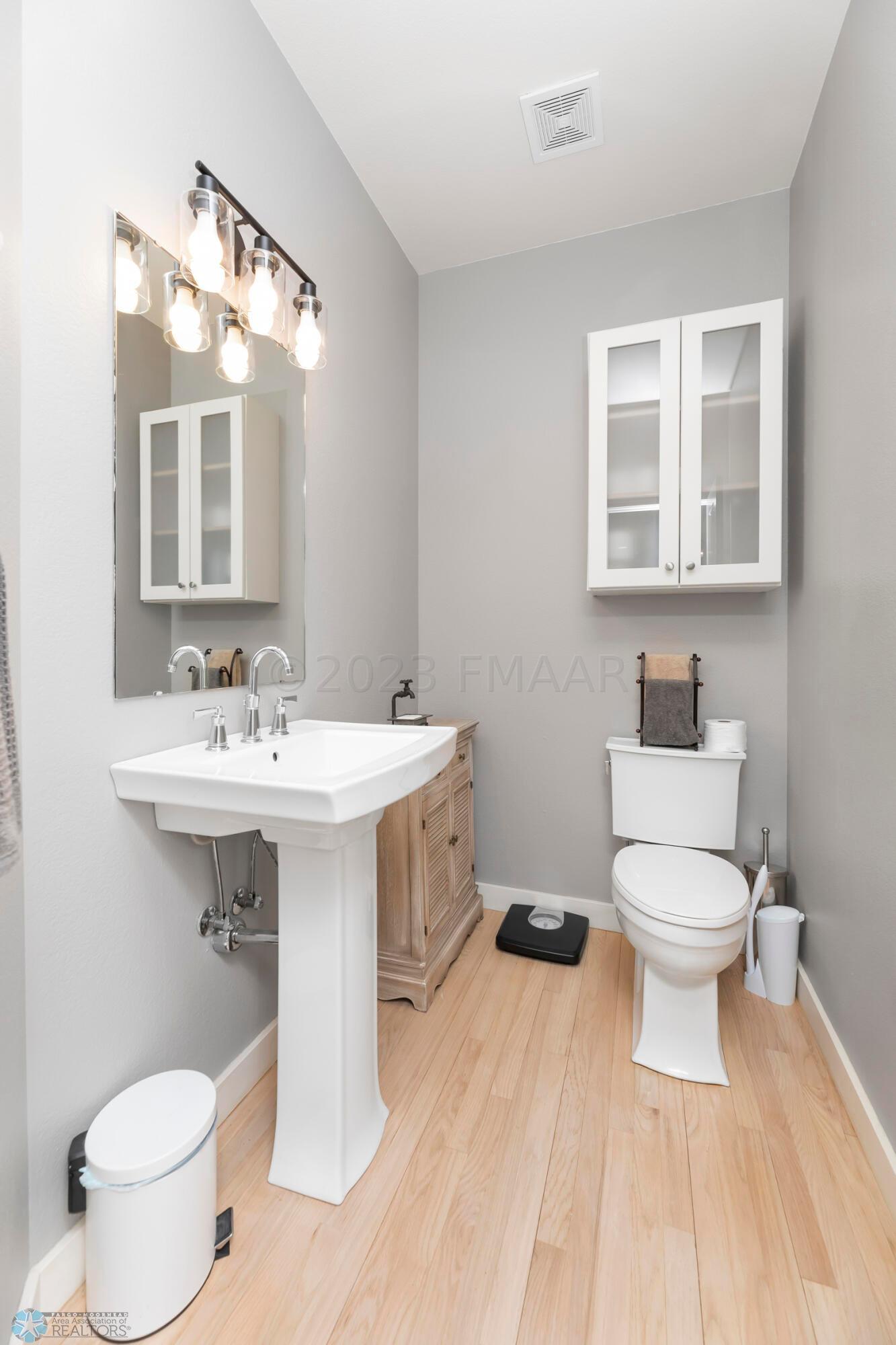 Guest Bath 1
