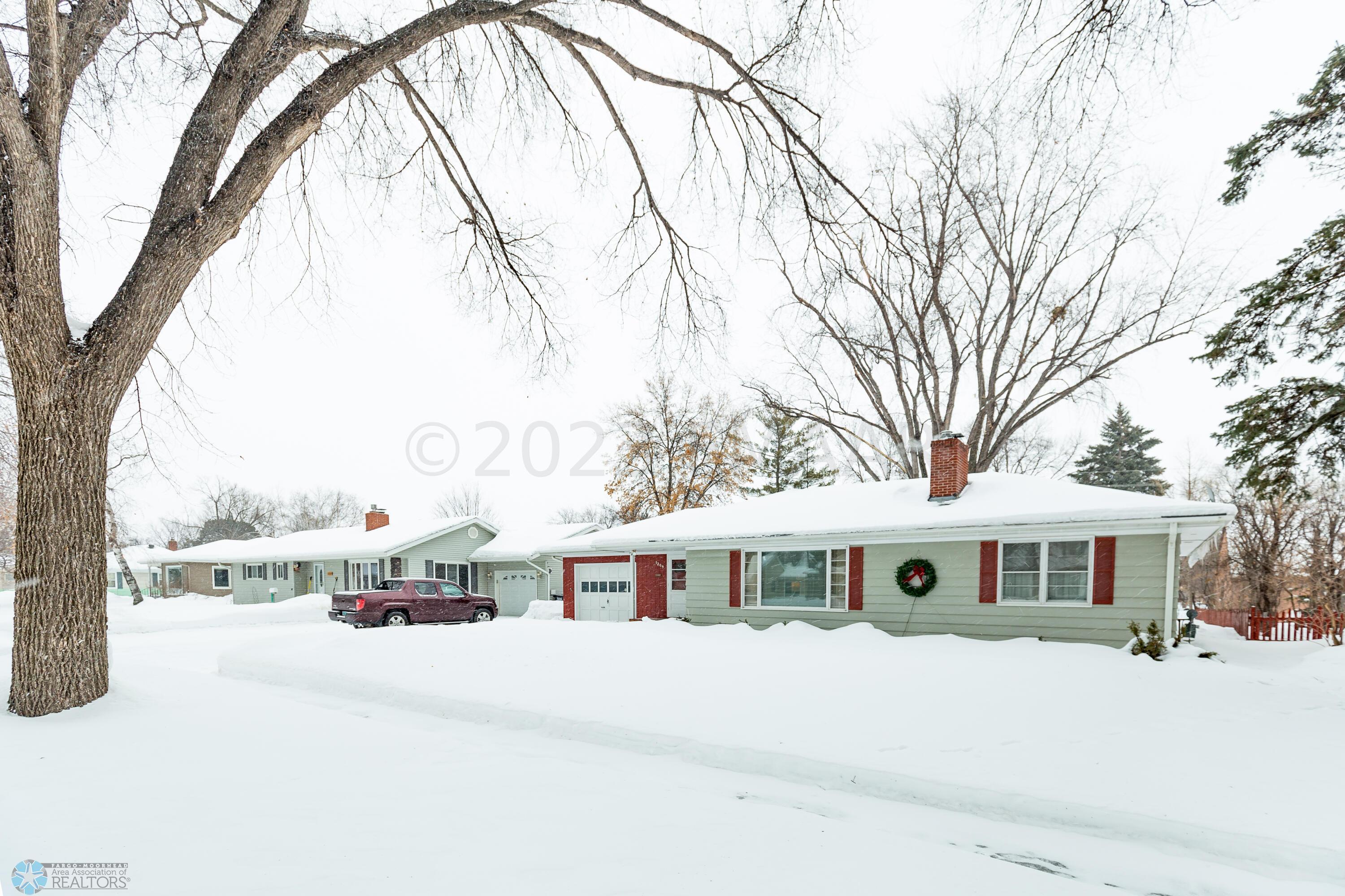 Mature Trees and Landscaping