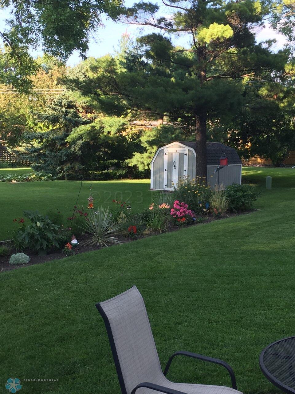 Backyard side floorbed