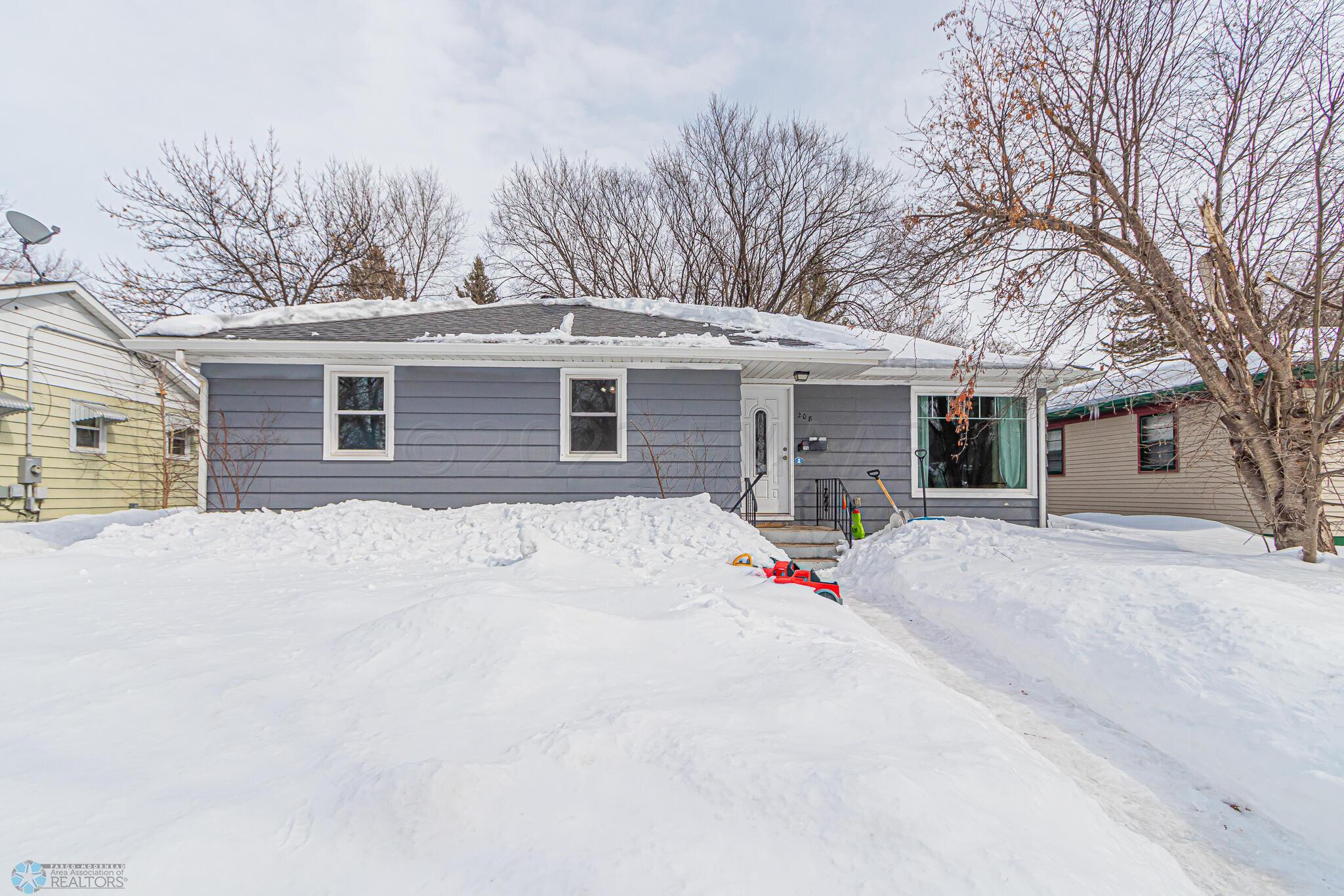 208 15th St S, Moorhead, MN 56560-42