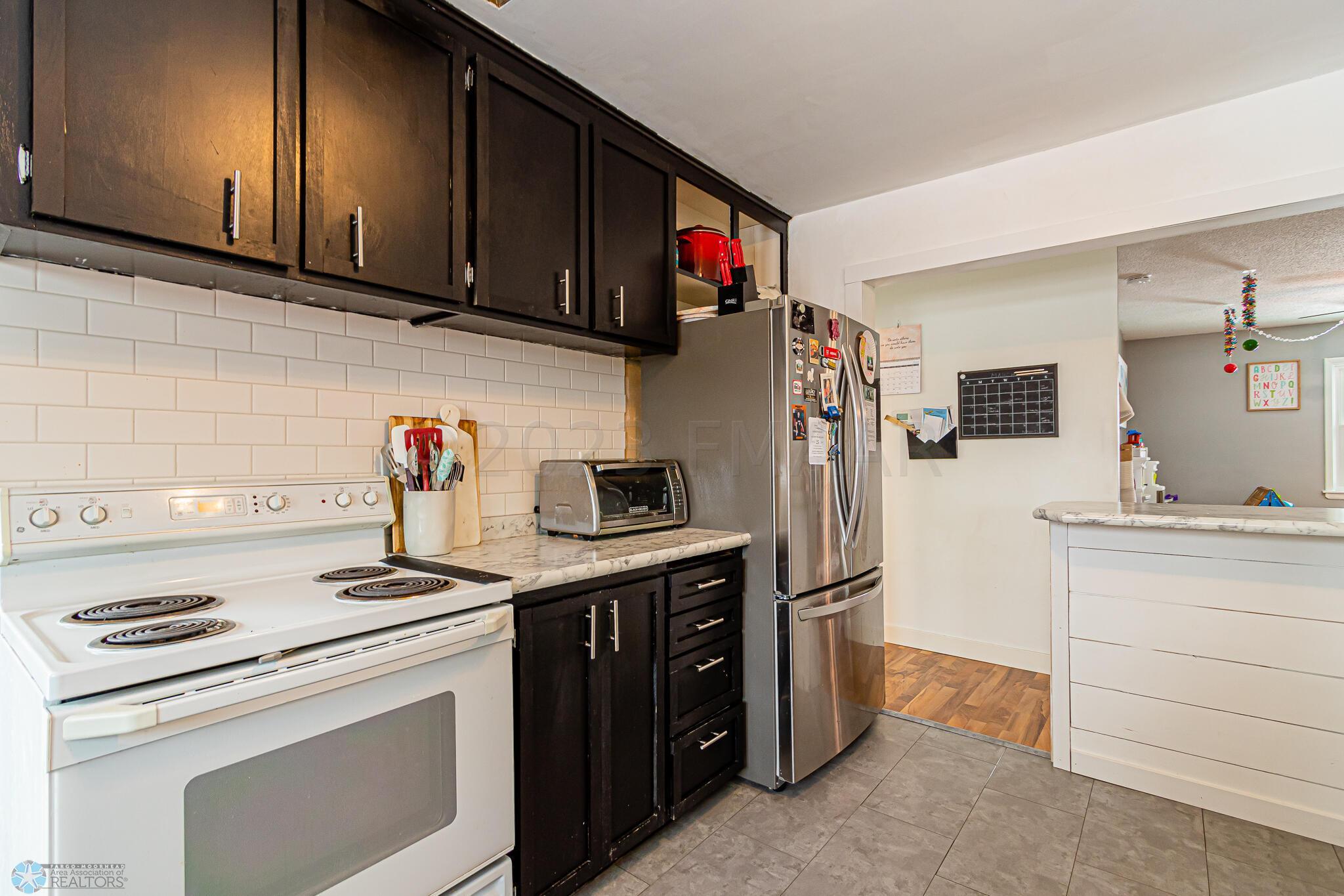 208 15th St S, Moorhead, MN 56560-40