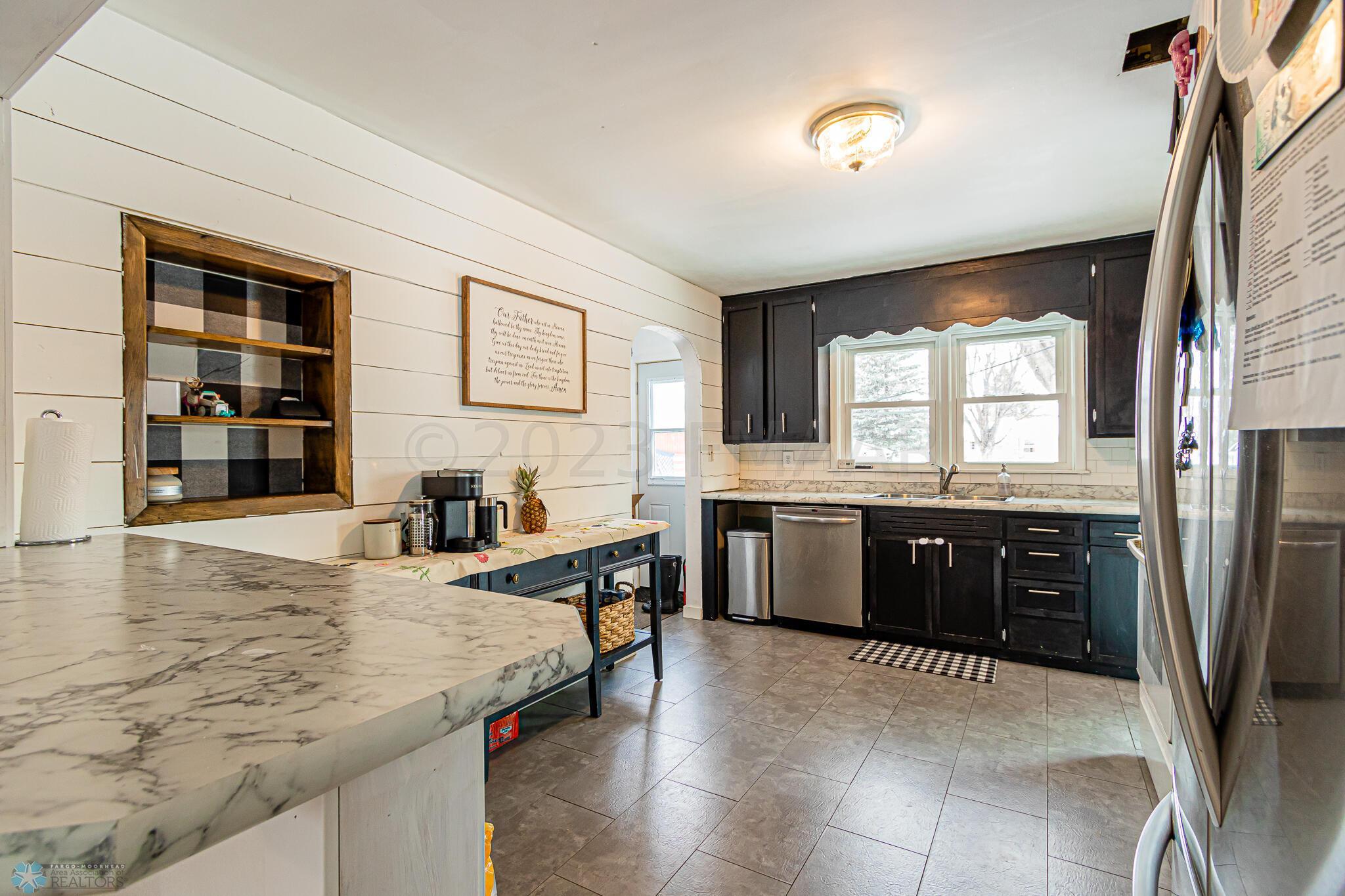 208 15th St S, Moorhead, MN 56560-41