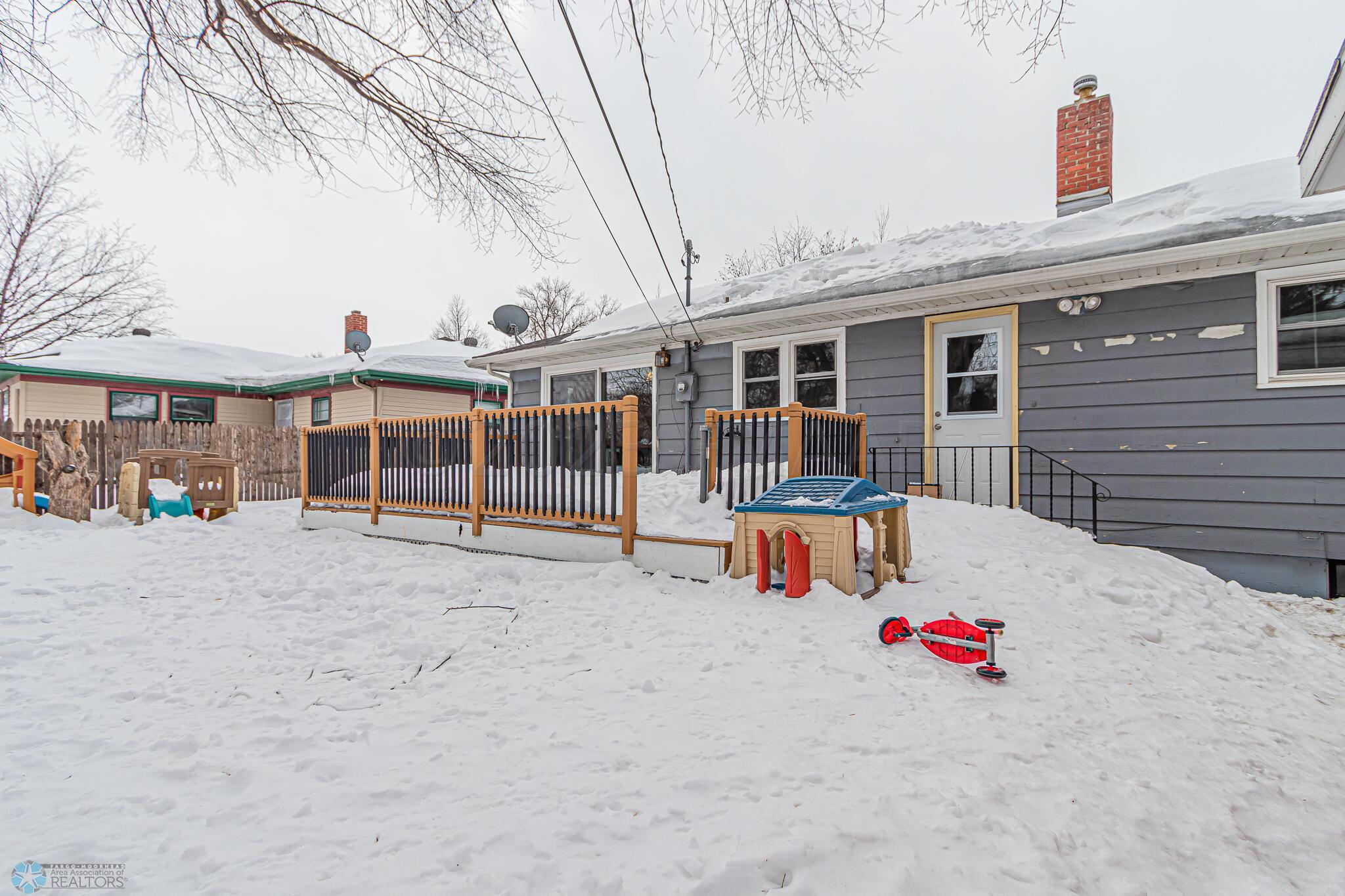 208 15th St S, Moorhead, MN 56560-04