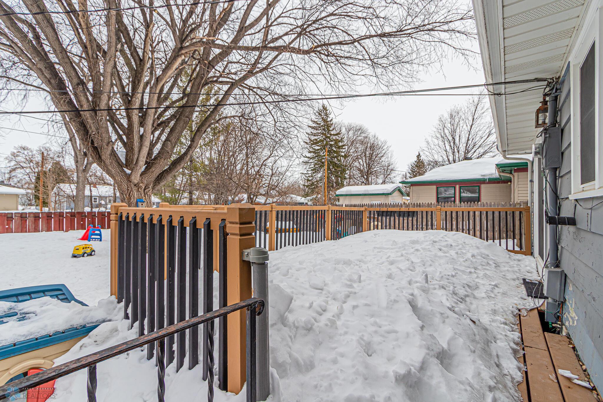 208 15th St S, Moorhead, MN 56560-05