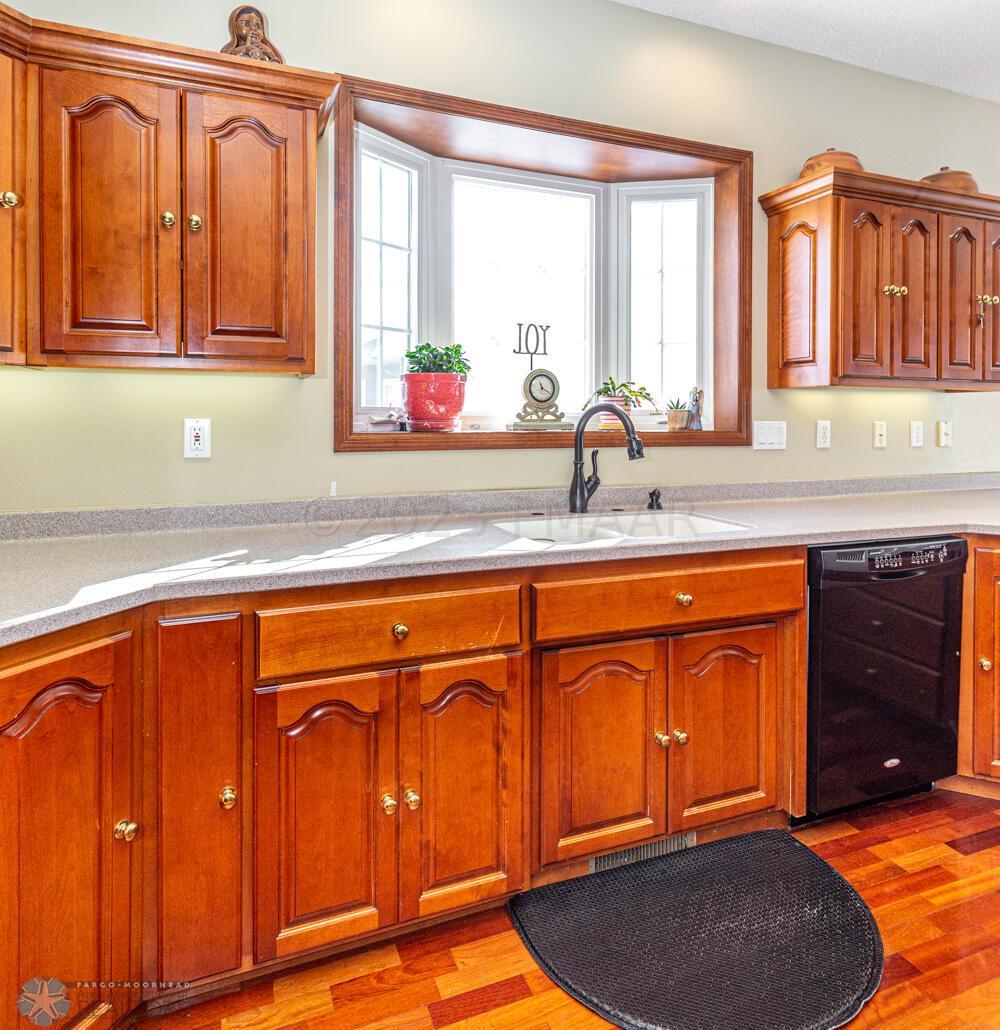 Kitchen Cherry cabinets