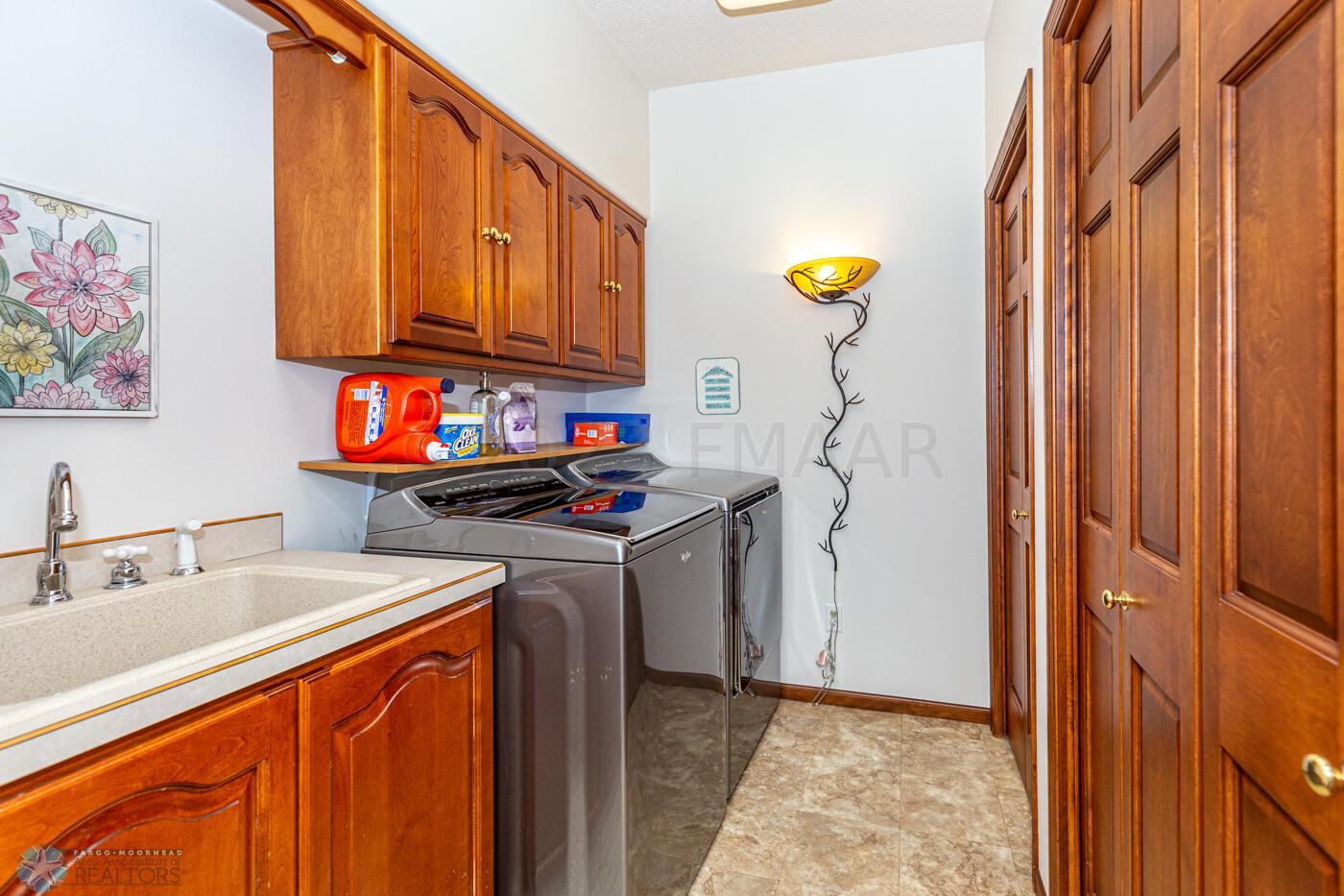 Main Laundry w/ Sink