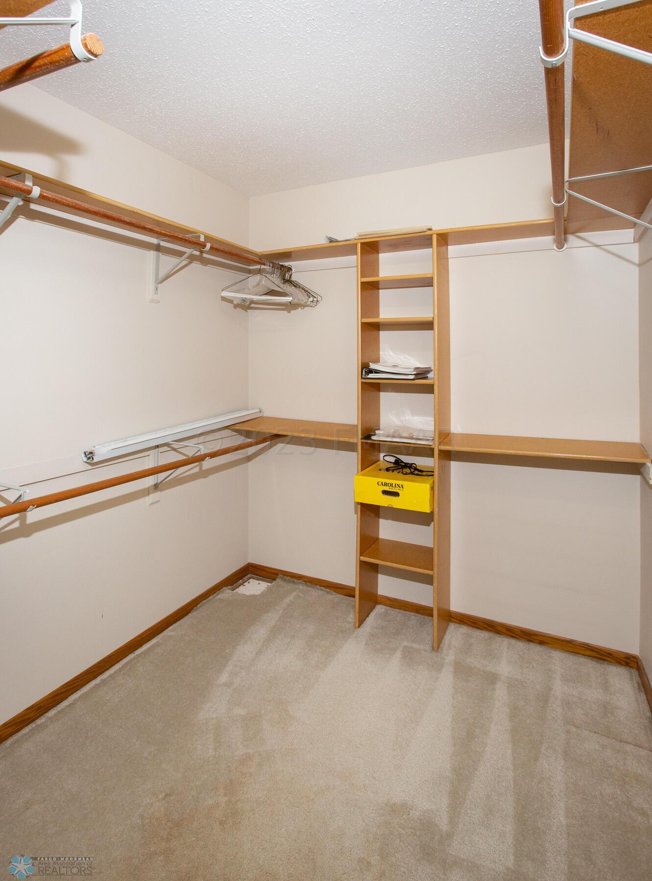 Walk-In-Closet