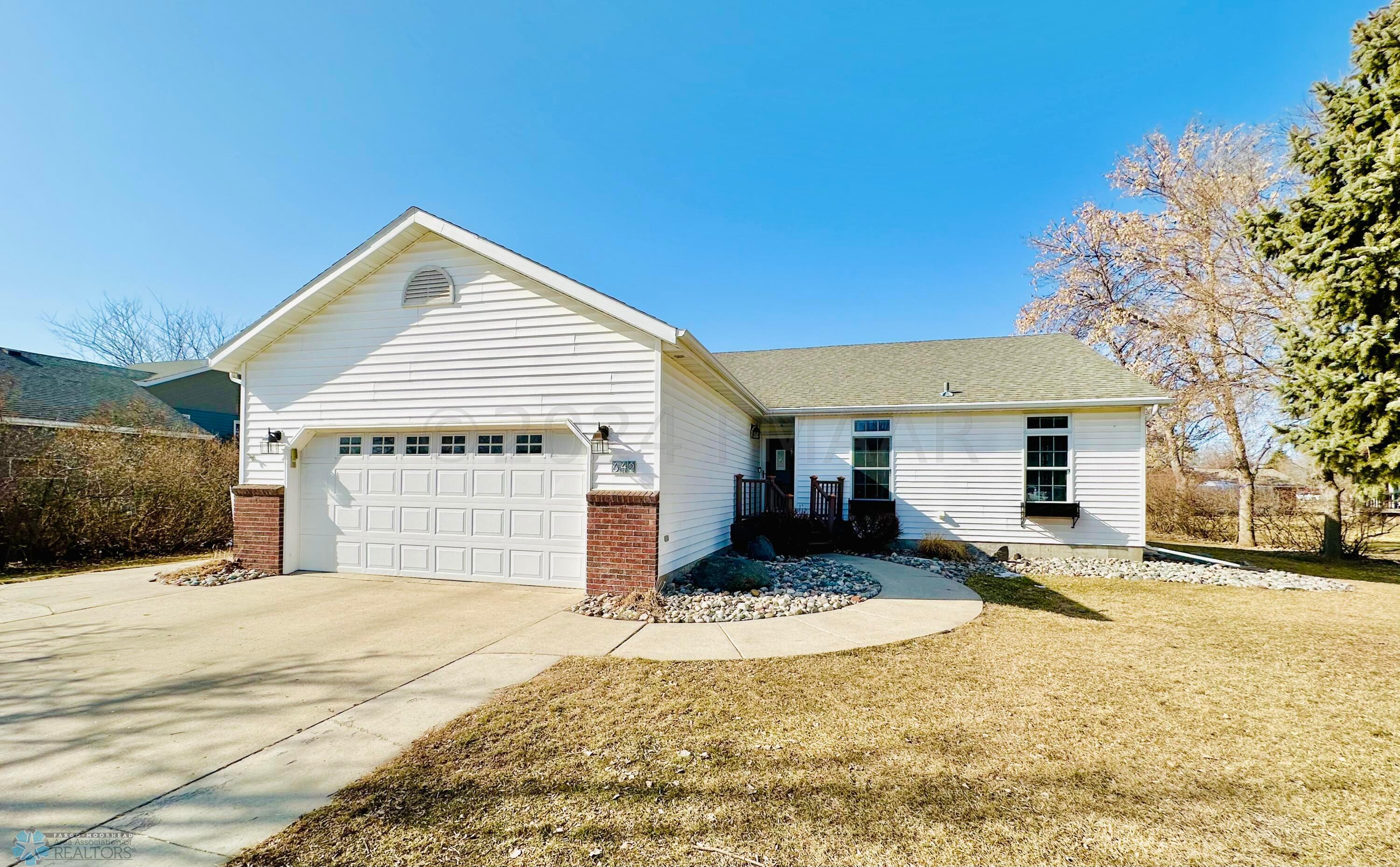 624 8th Ave S Casselton
