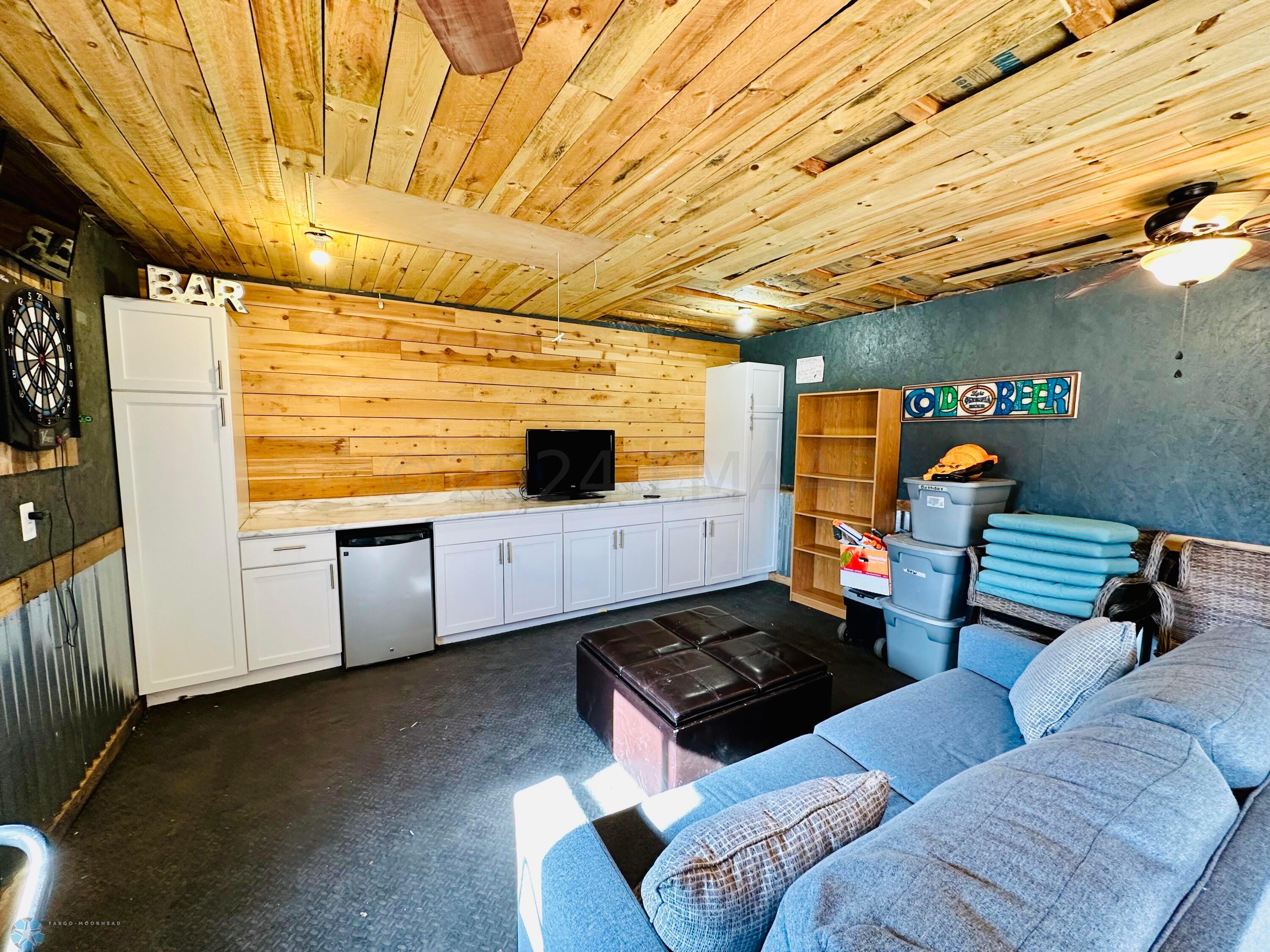 27. Detached garage 1