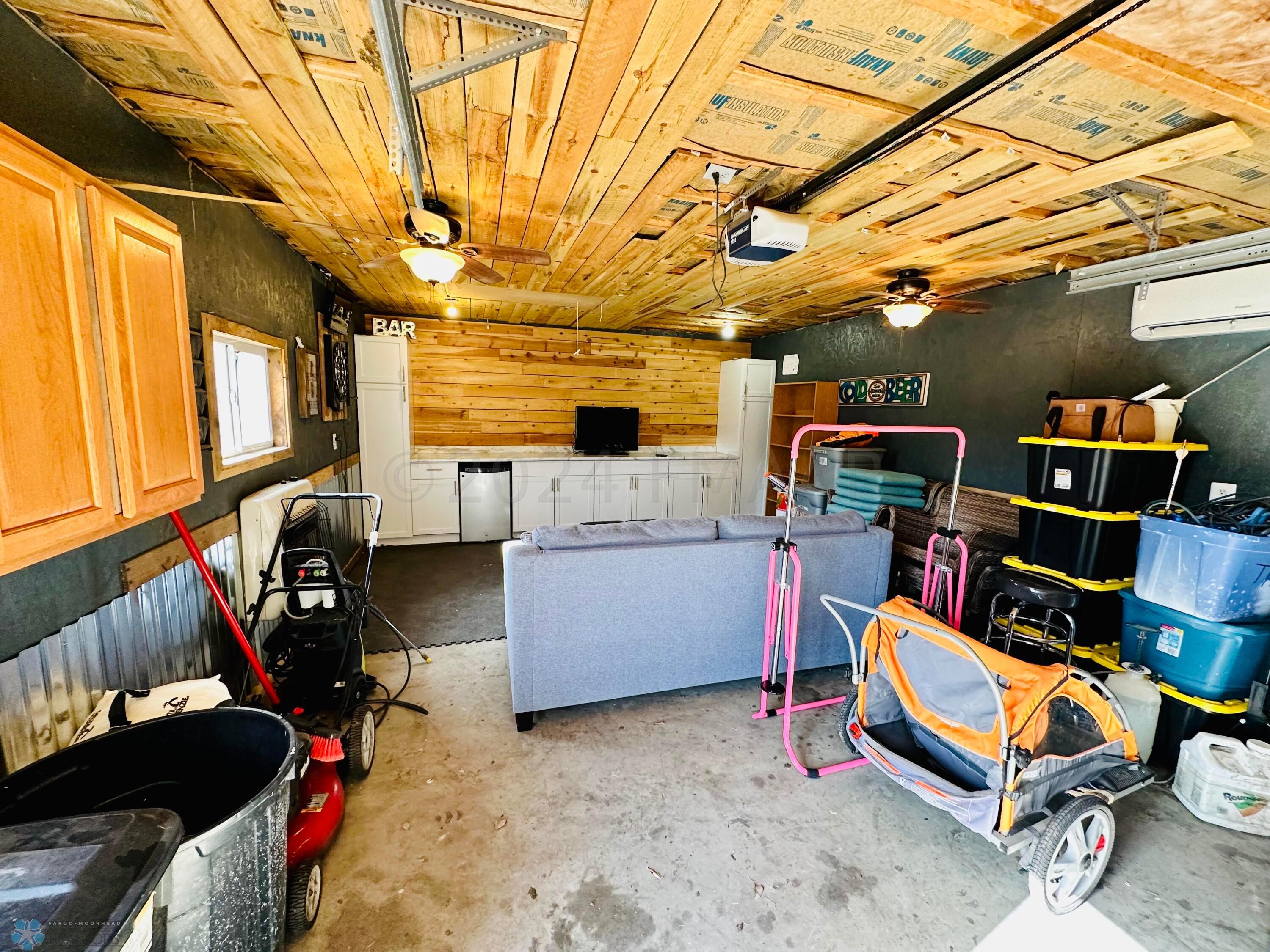 28. Detached garage 2