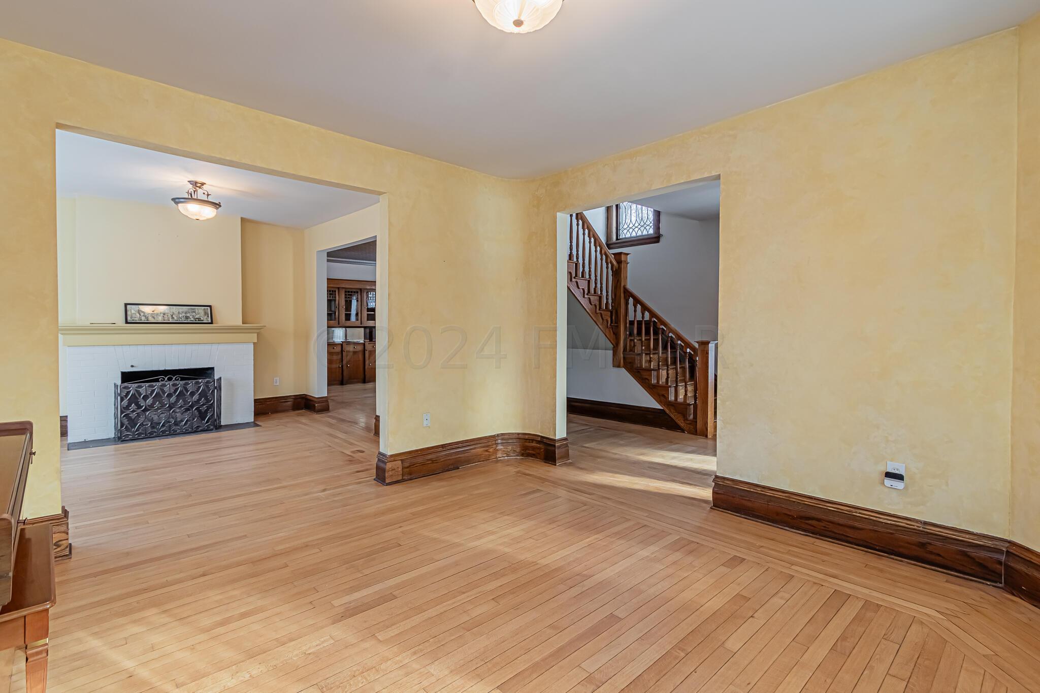 353 Ninth Ave S, Fargo, ND 58103-39
