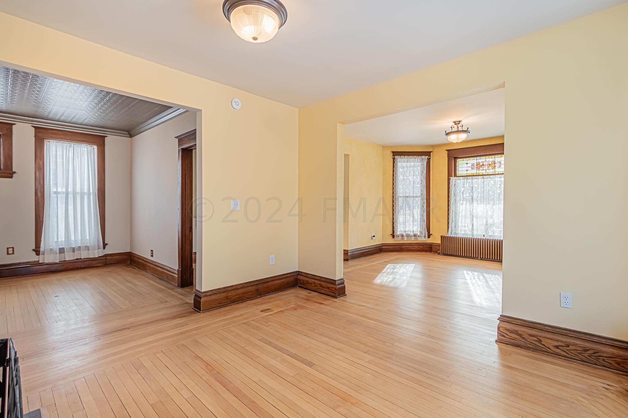 353 Ninth Ave S, Fargo, ND 58103-22
