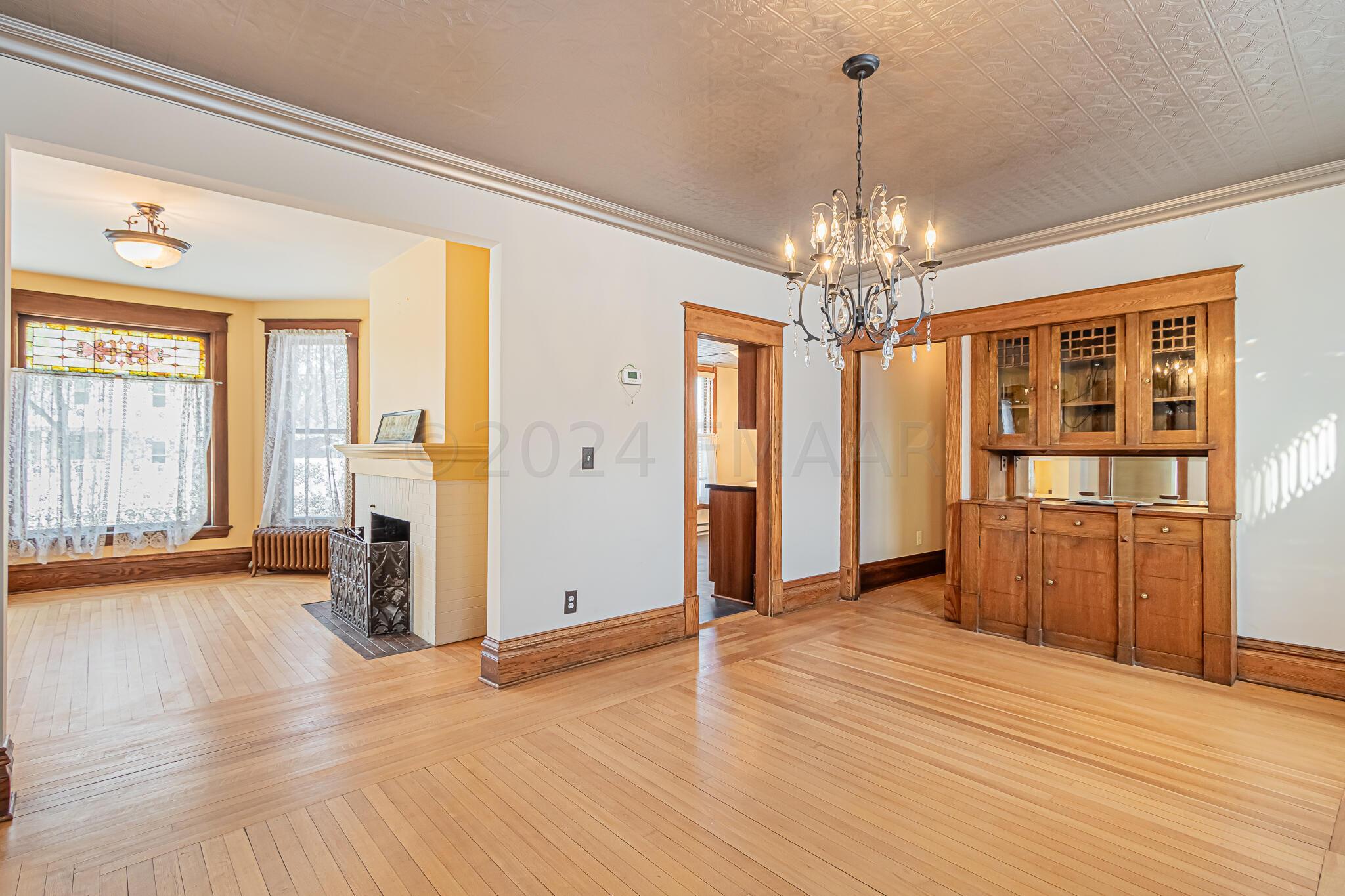 353 Ninth Ave S, Fargo, ND 58103-24