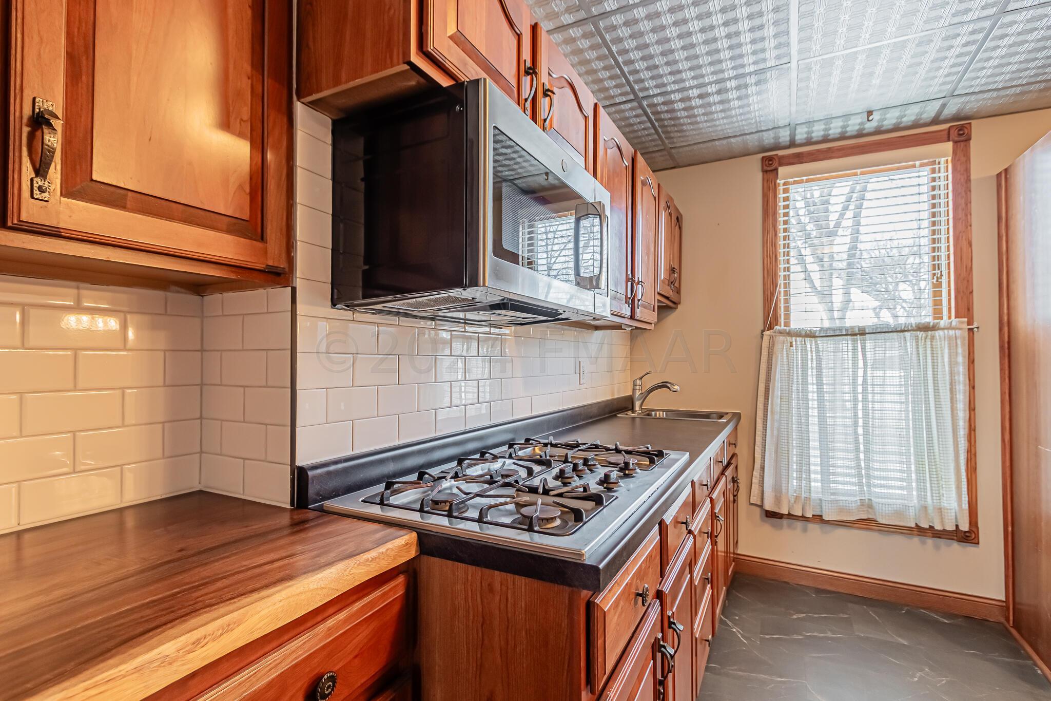 353 Ninth Ave S, Fargo, ND 58103-26